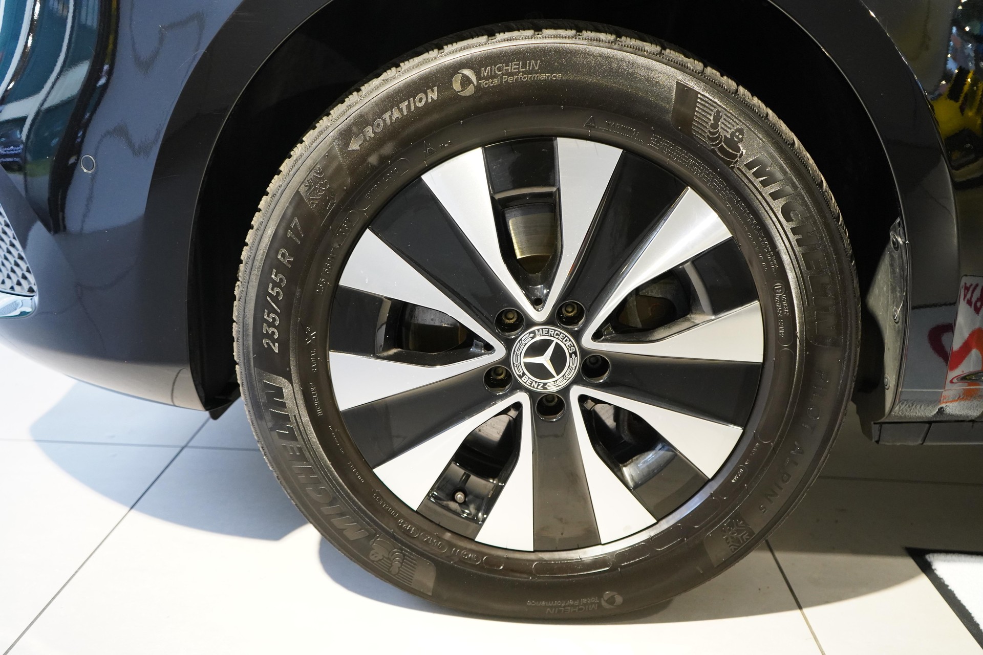 MERCEDES-BENZ V 250 d Avantgarde lang 4matic Van-image-14