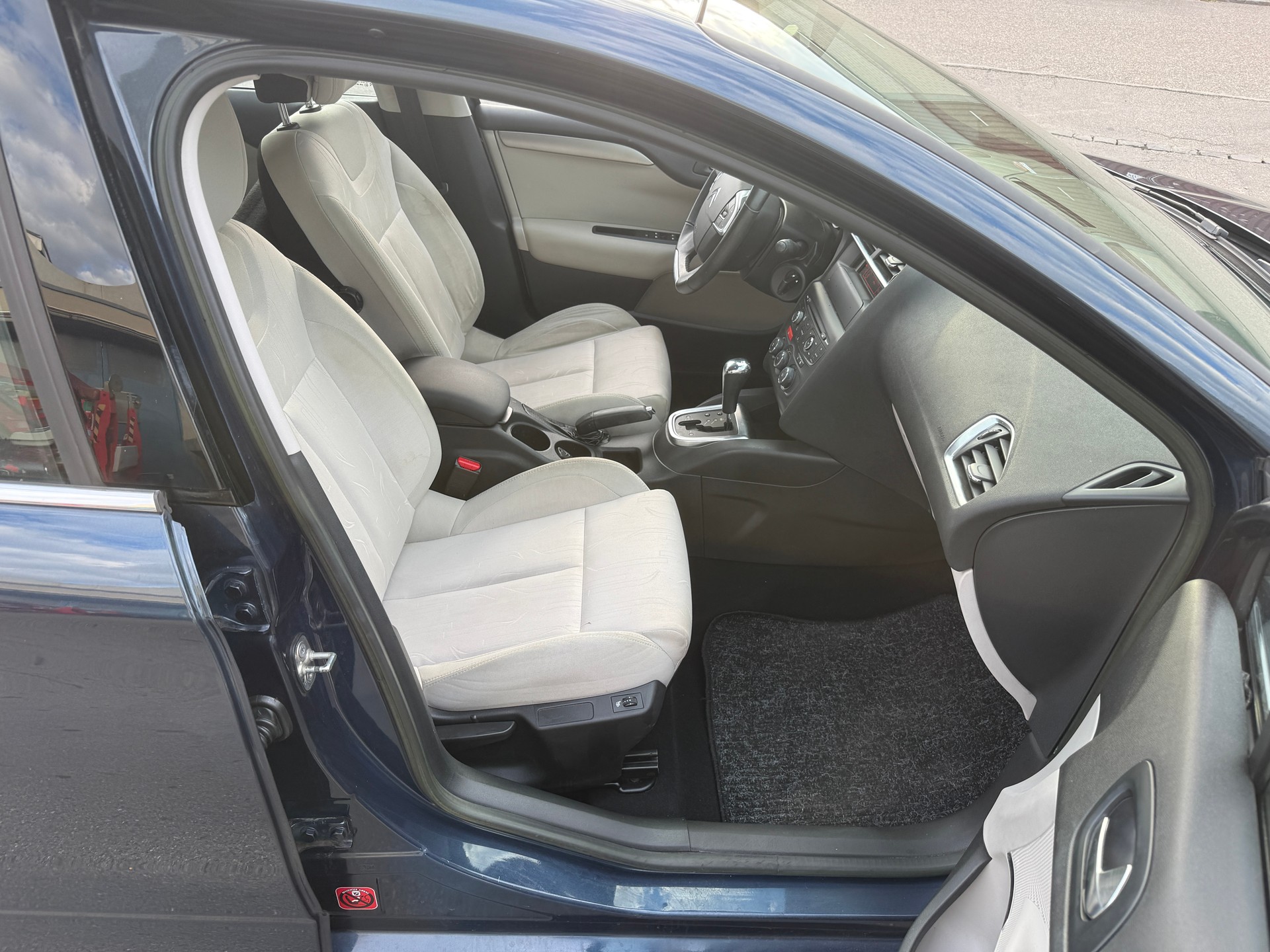 CITROEN C4 Berline 1.6 VTi Séduction BVA4-image-7