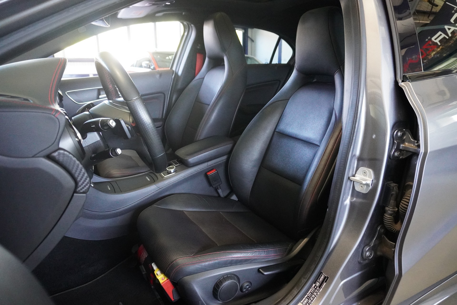 MERCEDES-BENZ A 250 Sport 4Matic 7G-DCT AMG EXKLUSIV-PAKET-image-6