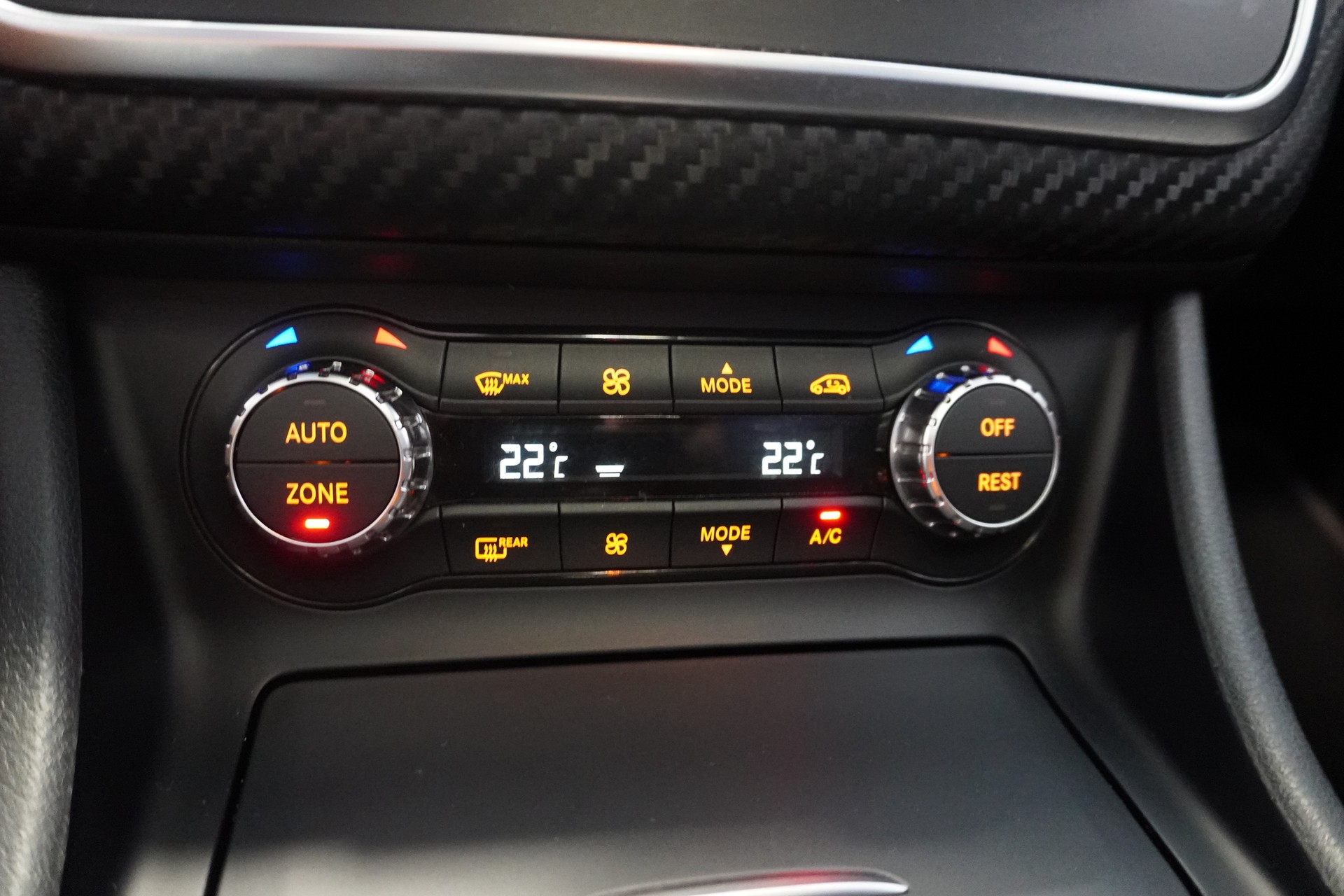 MERCEDES-BENZ A 250 Sport 4Matic 7G-DCT AMG EXKLUSIV-PAKET-image-8