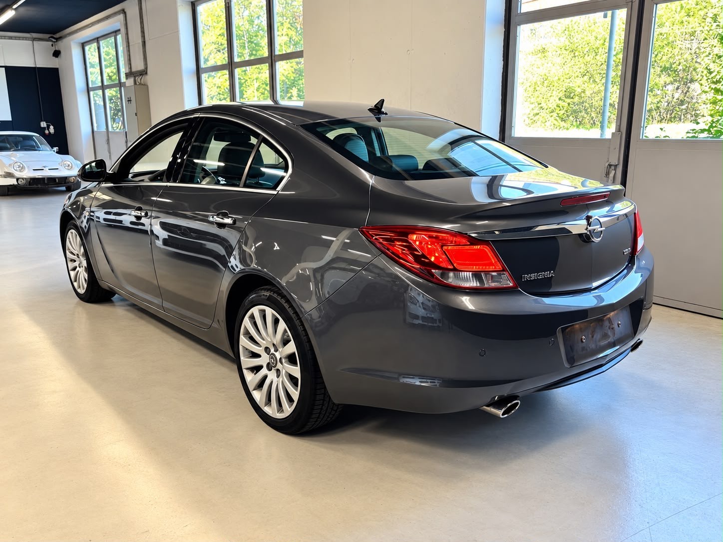OPEL Insignia 2.8 Turbo Sport 4WD Automatic-image-9