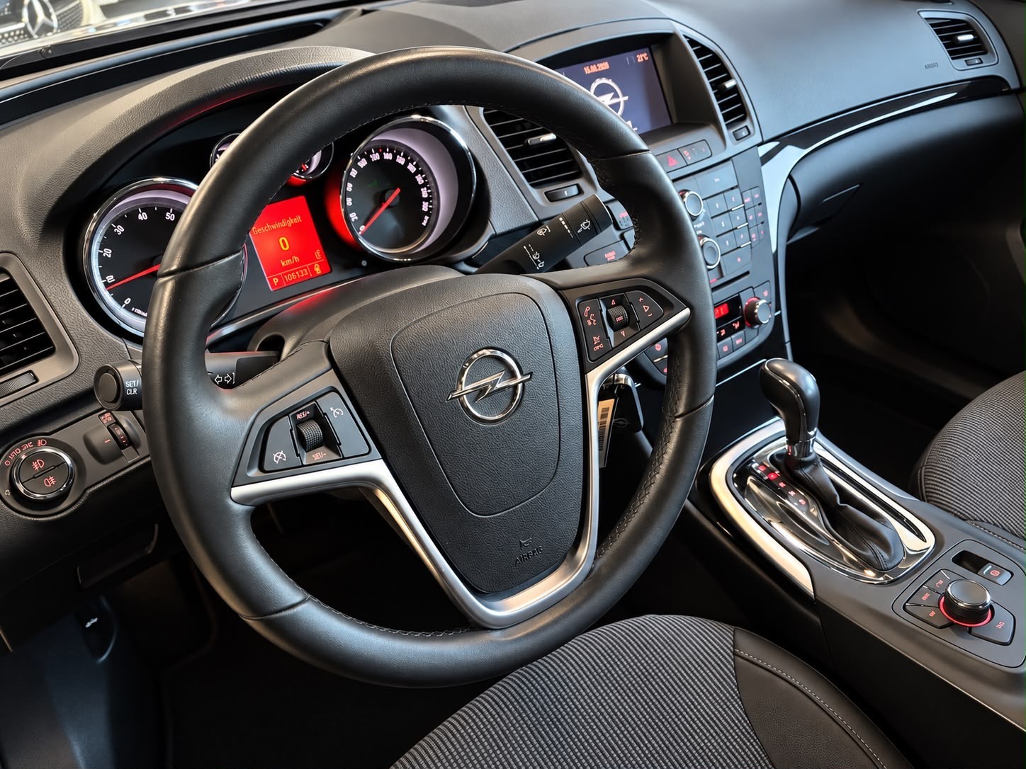 OPEL Insignia 2.8 Turbo Sport 4WD Automatic-image-14