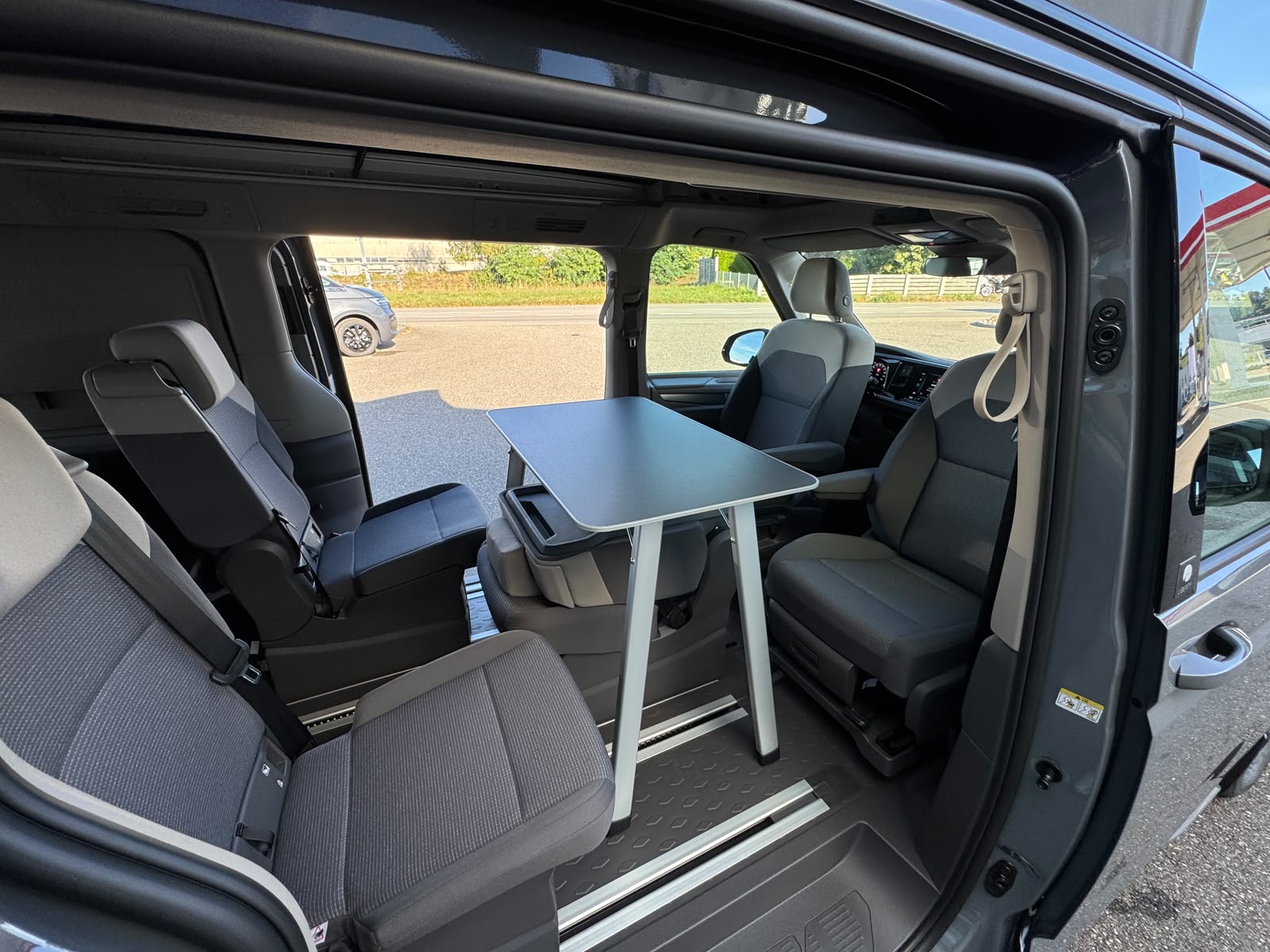 VW California eHybrid Beach Camper Liberty 4Motion / 4x4 mit 5-Sitzplätzen-image-14