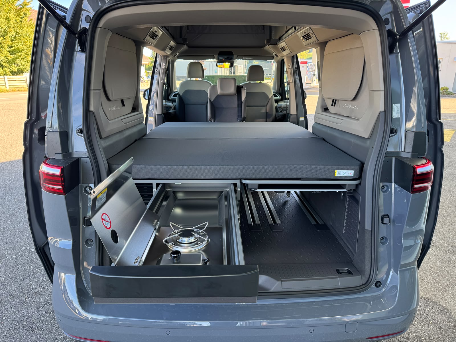 VW California eHybrid Beach Camper Liberty 4Motion / 4x4 mit 5-Sitzplätzen-image-6