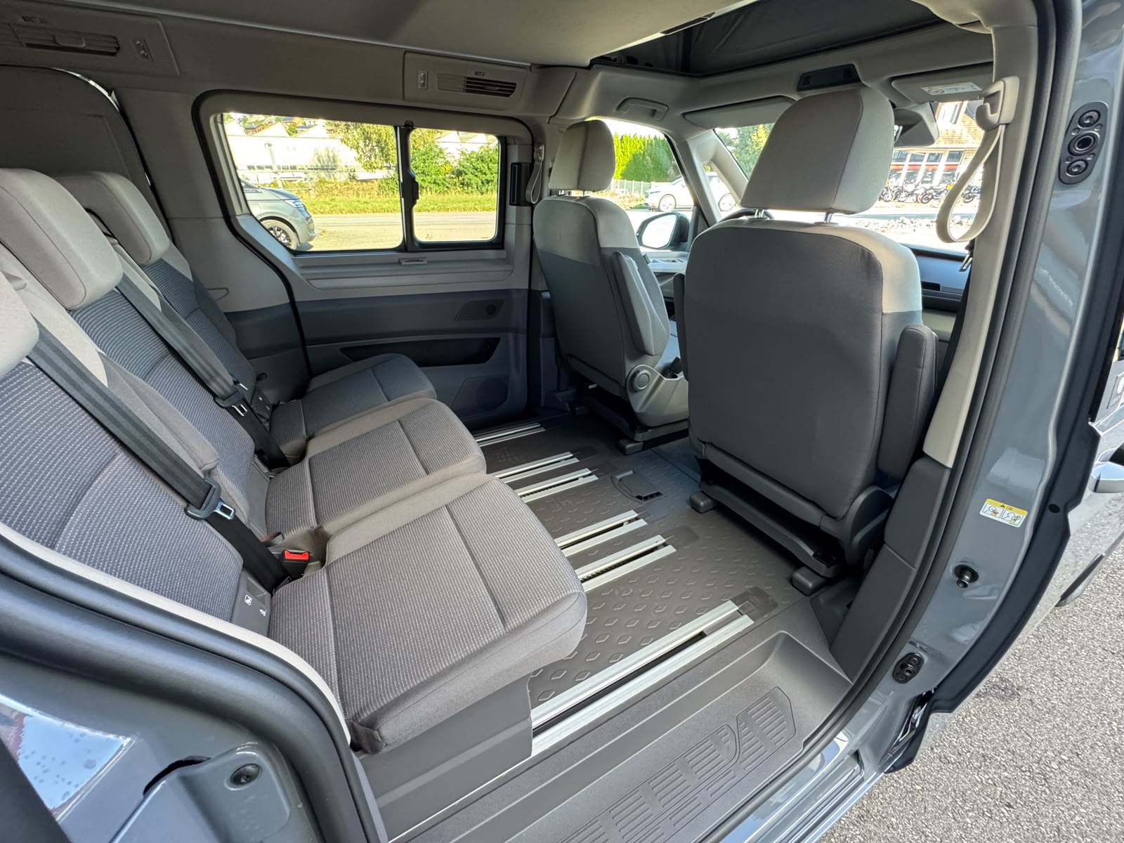 VW California eHybrid Beach Camper Liberty 4Motion / 4x4 mit 5-Sitzplätzen-image-19