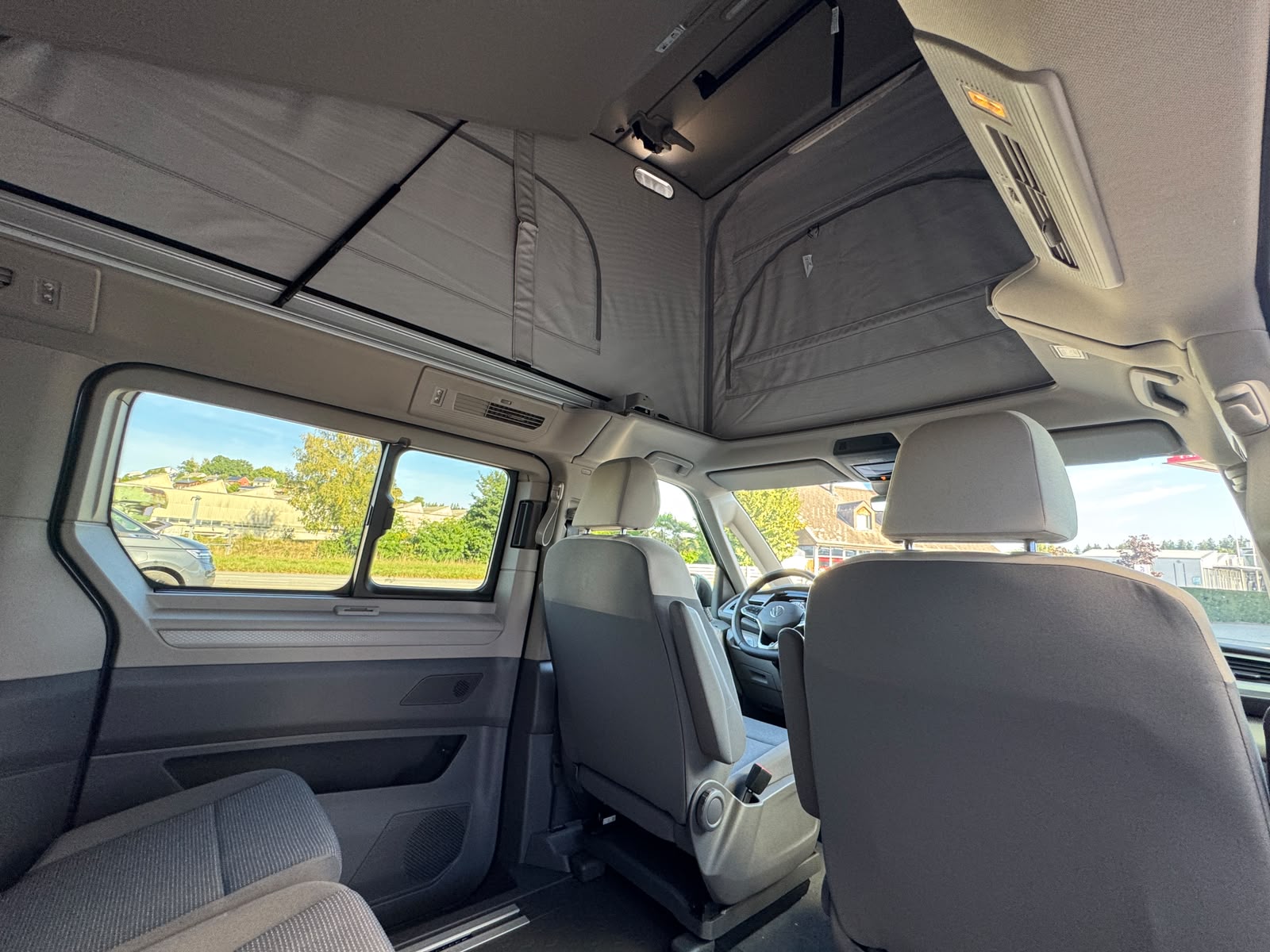 VW California eHybrid Beach Camper Liberty 4Motion / 4x4 mit 5-Sitzplätzen-image-20