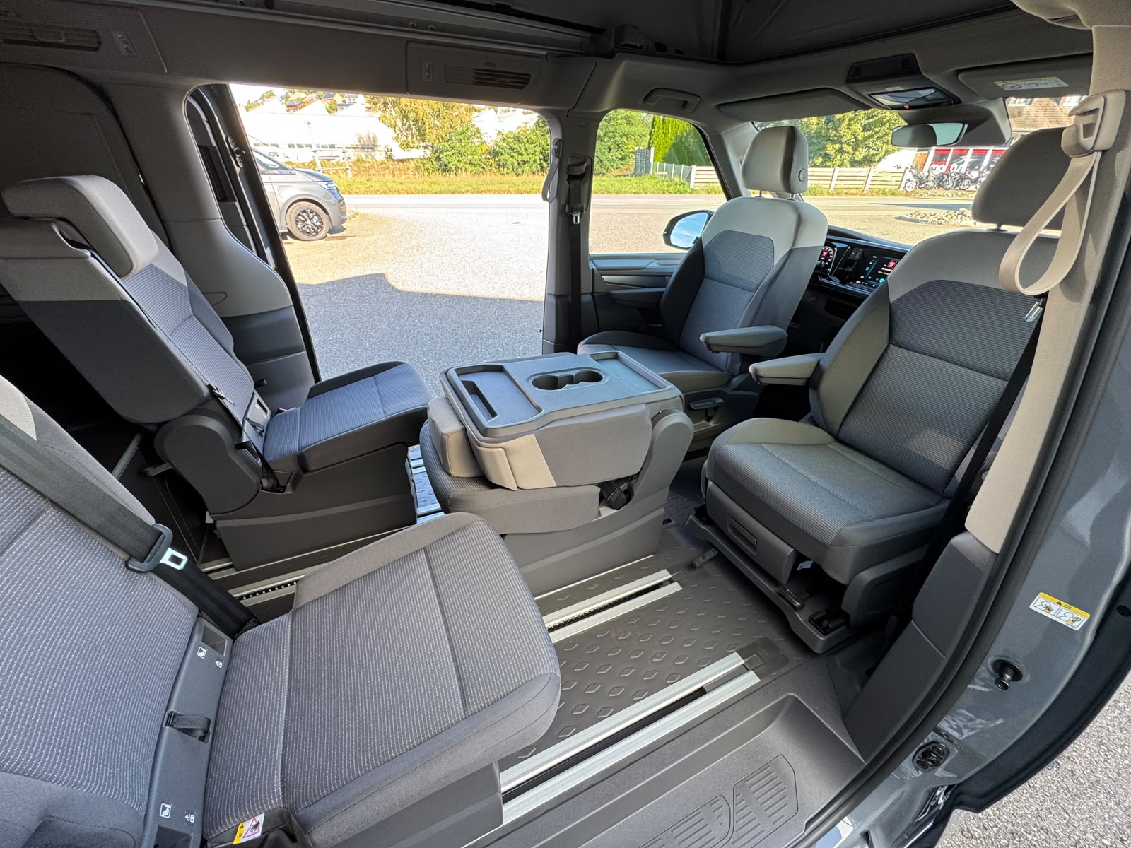 VW California eHybrid Beach Camper Liberty 4Motion / 4x4 mit 5-Sitzplätzen-image-15