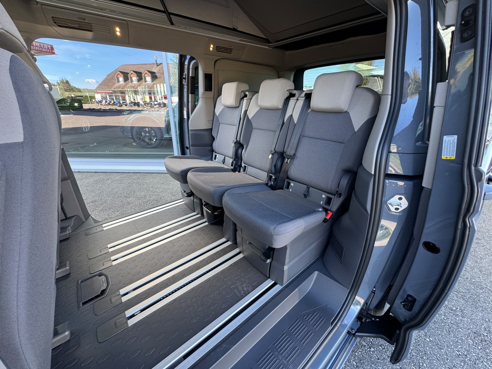 VW California eHybrid Beach Camper Liberty 4Motion / 4x4 mit 5-Sitzplätzen-image-17