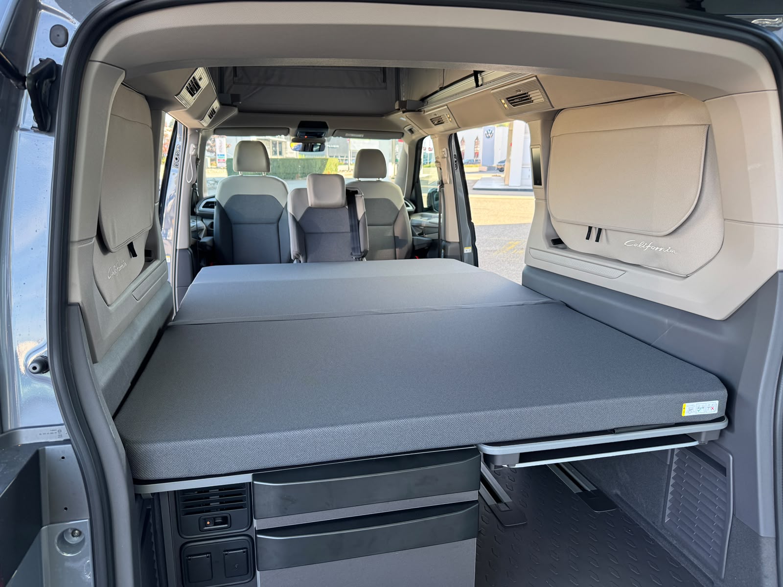 VW California eHybrid Beach Camper Liberty 4Motion / 4x4 mit 5-Sitzplätzen-image-10