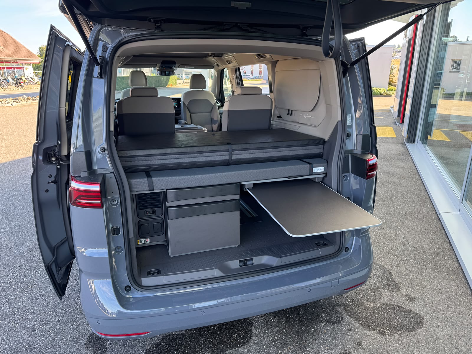 VW California eHybrid Beach Camper Liberty 4Motion / 4x4 mit 5-Sitzplätzen-image-8