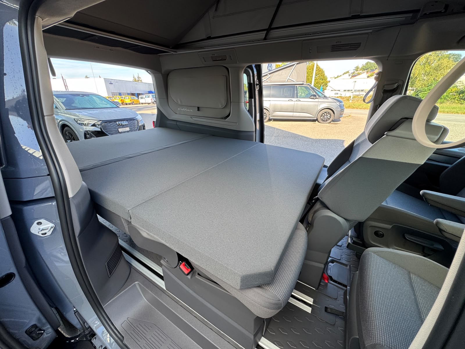 VW California eHybrid Beach Camper Liberty 4Motion / 4x4 mit 5-Sitzplätzen-image-16
