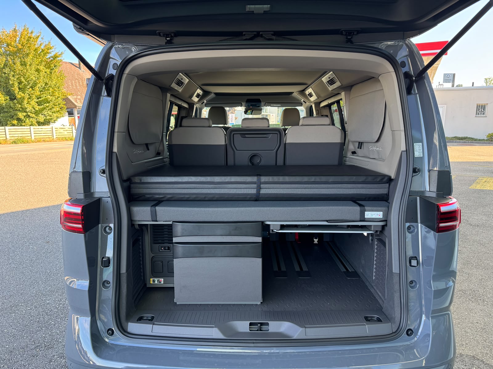 VW California eHybrid Beach Camper Liberty 4Motion / 4x4 mit 5-Sitzplätzen-image-7
