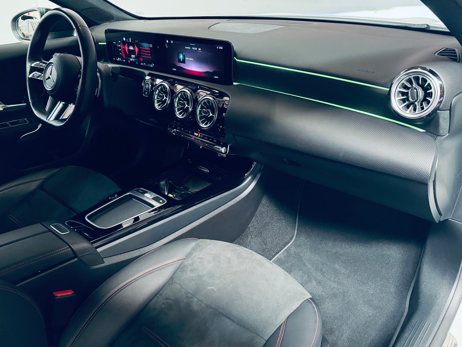 MERCEDES-BENZ A 250 4Matic AMG Line 4Matic 7G-DCT-image-15