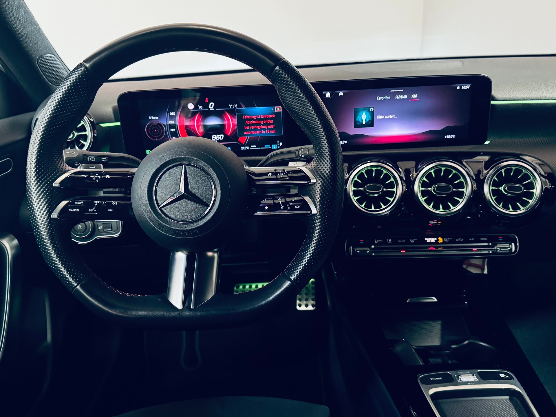 MERCEDES-BENZ A 250 4Matic AMG Line 4Matic 7G-DCT-image-13