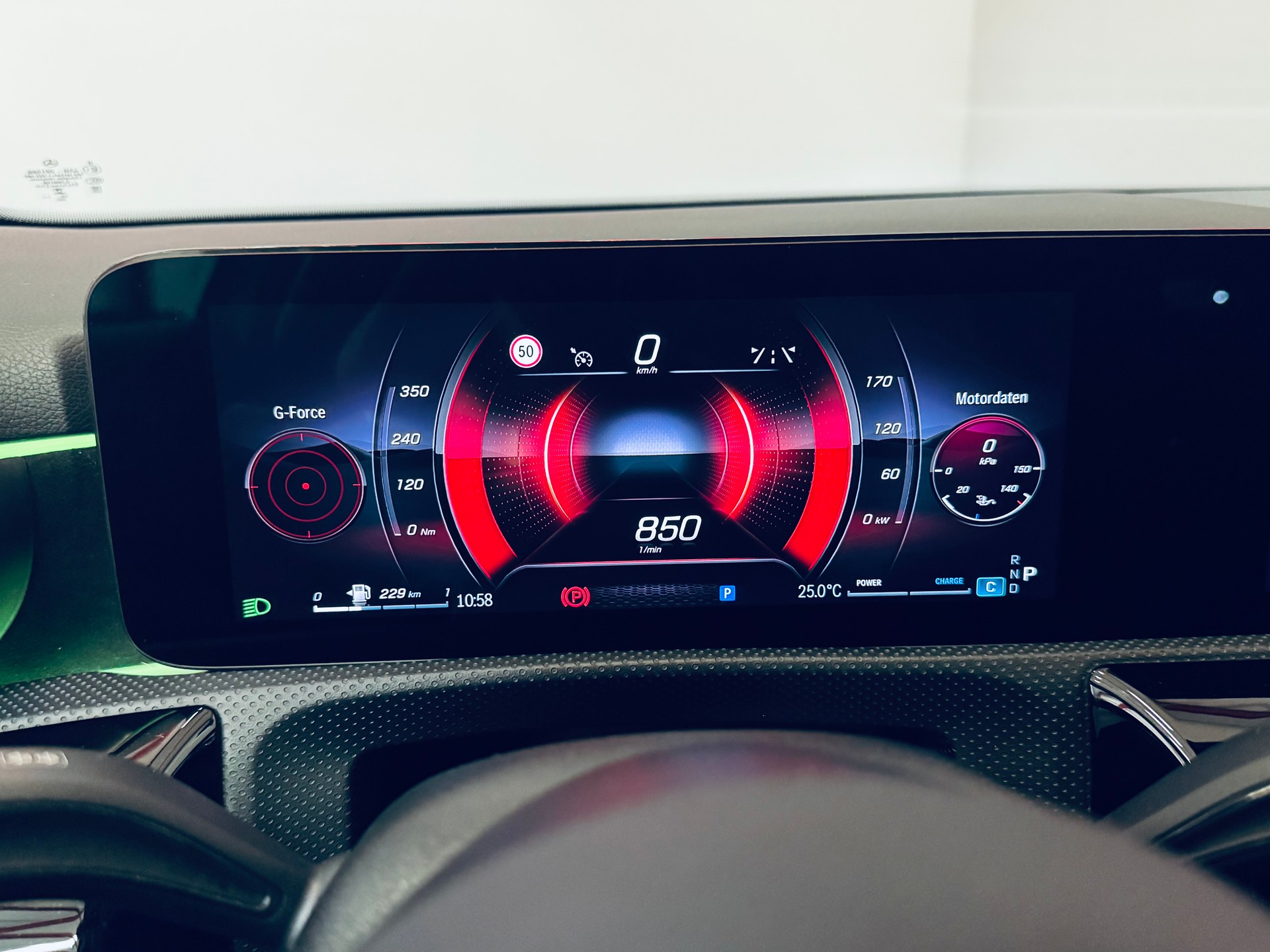 MERCEDES-BENZ A 250 4Matic AMG Line 4Matic 7G-DCT-image-16