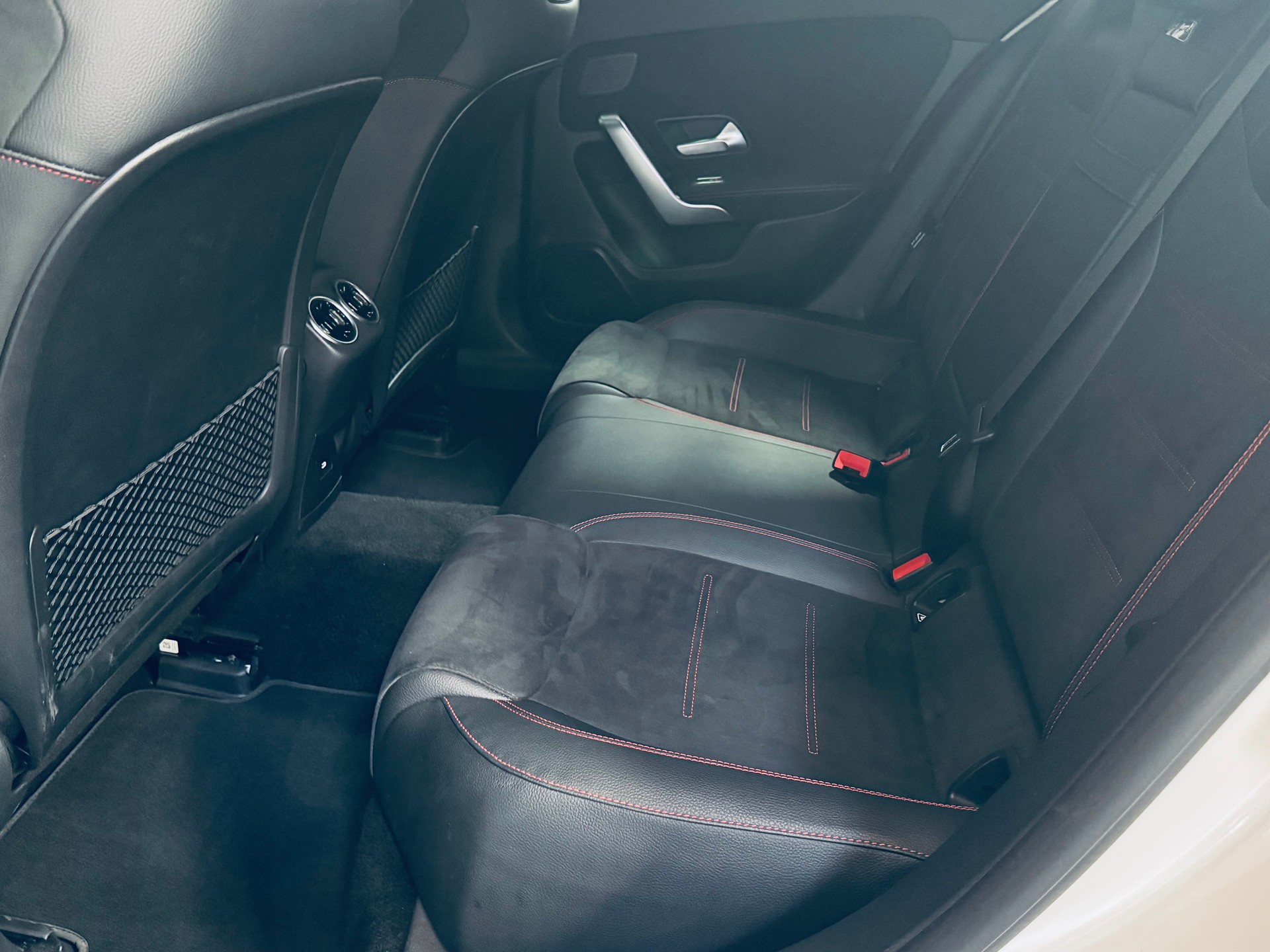 MERCEDES-BENZ A 250 4Matic AMG Line 4Matic 7G-DCT-image-12