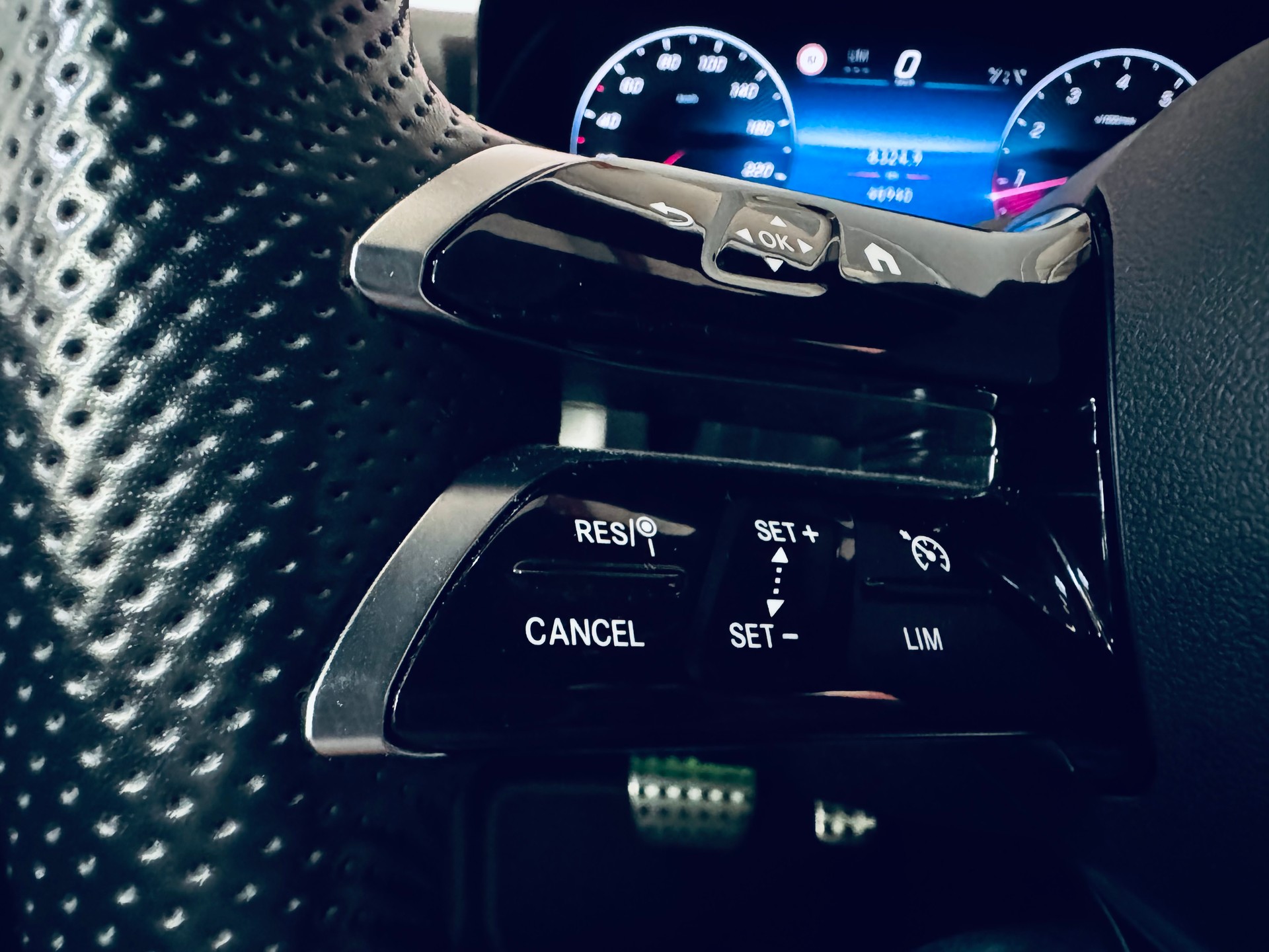 MERCEDES-BENZ A 250 4Matic AMG Line 4Matic 7G-DCT-image-31