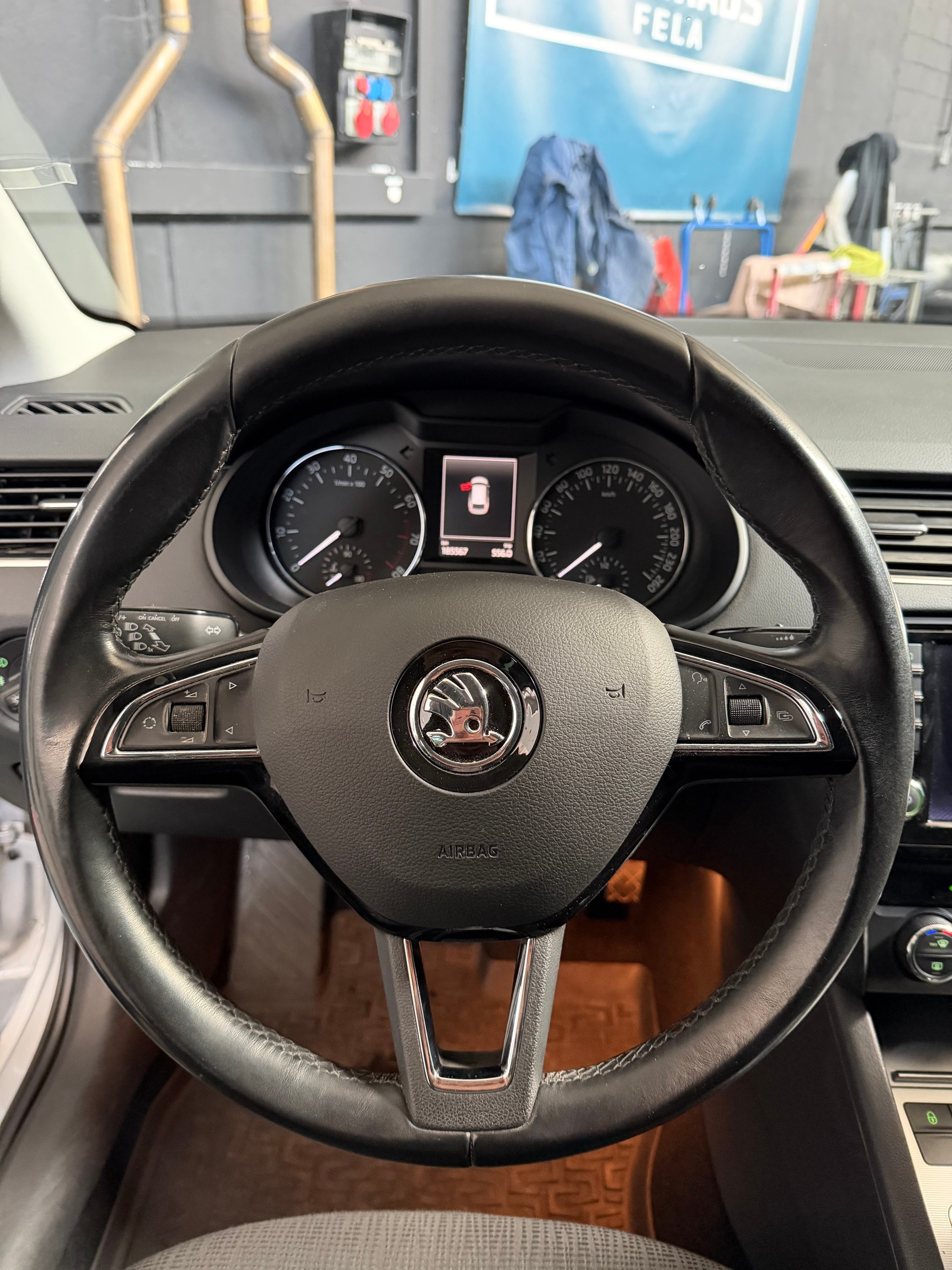 SKODA Octavia Combi 1.8 TSI Ambition-image-6