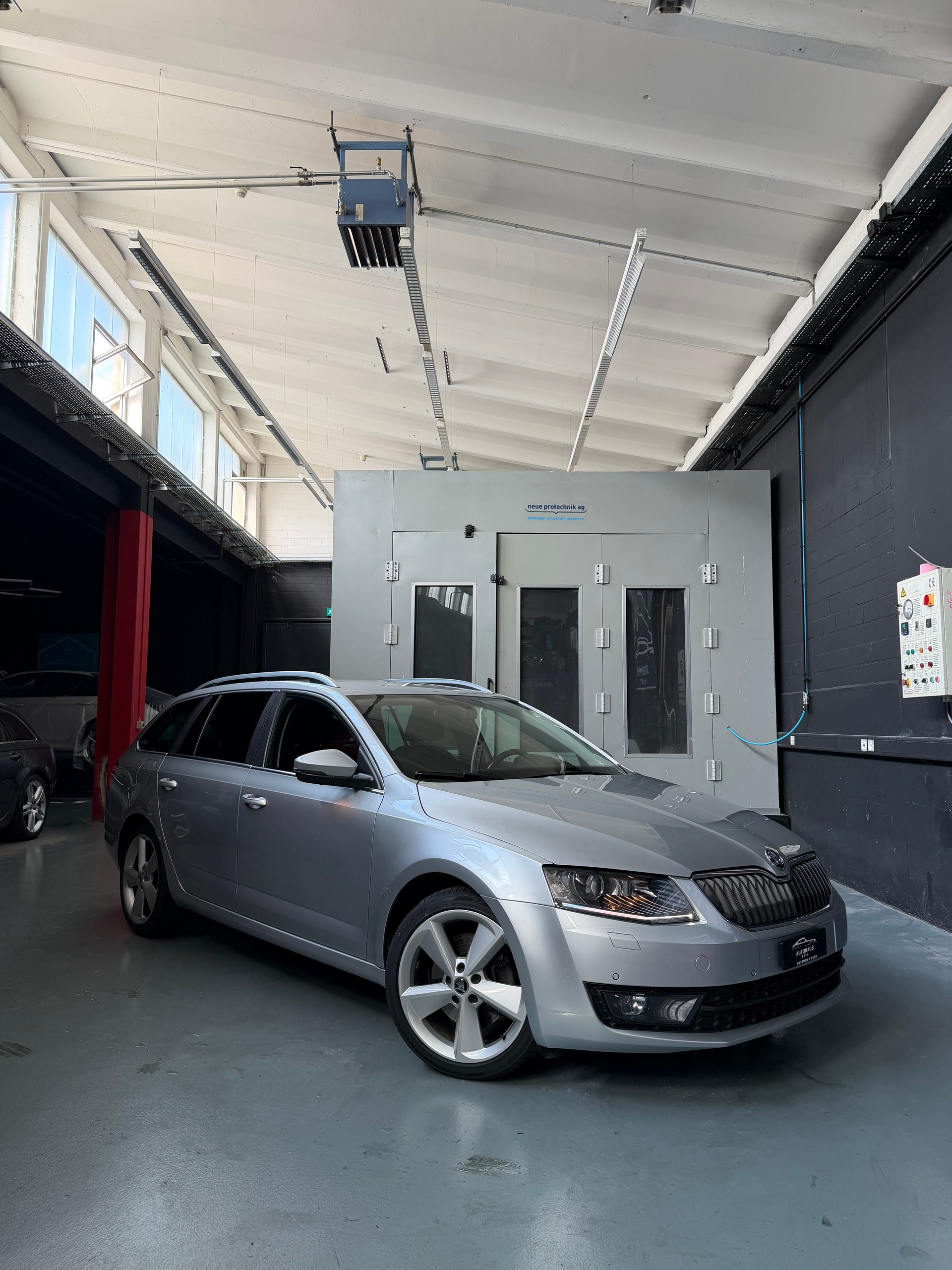 SKODA Octavia Combi 1.8 TSI Ambition-image-0