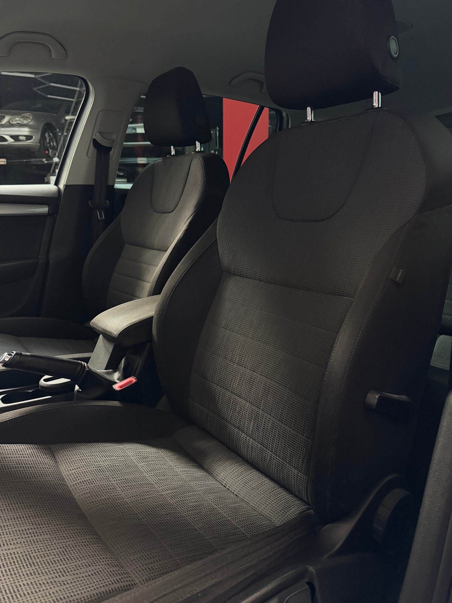 SKODA Octavia Combi 1.8 TSI Ambition-image-4