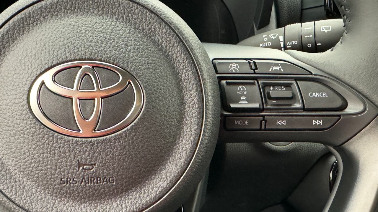 TOYOTA Yaris 1.5 Sport e-CVT-image-10