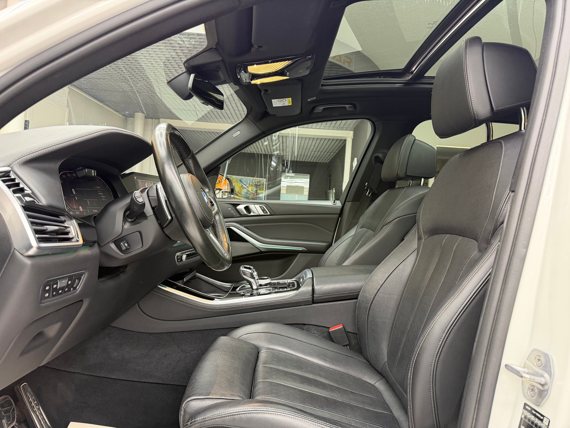 BMW X5 40i xDrive SAG-image-12