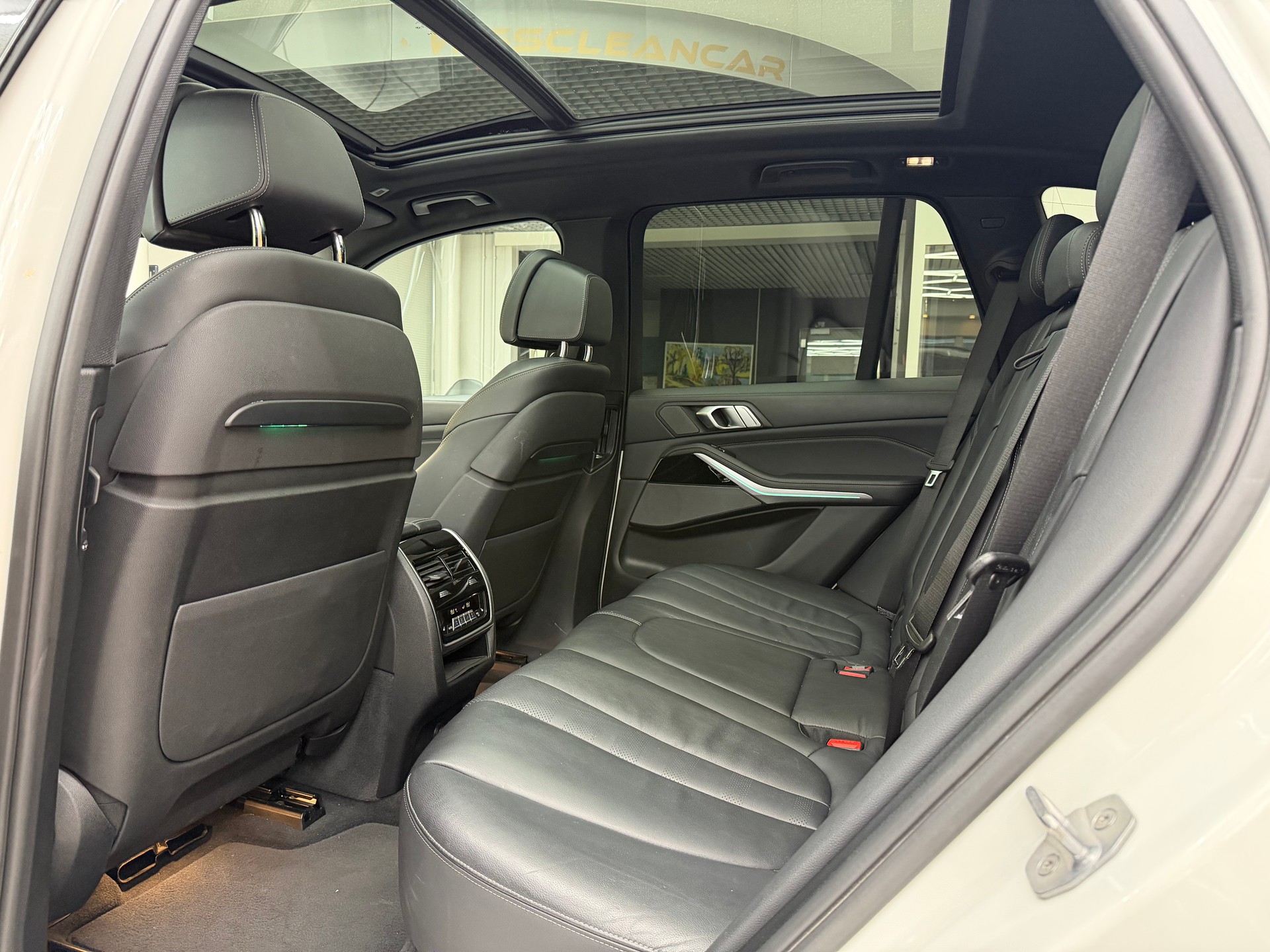 BMW X5 40i xDrive SAG-image-13
