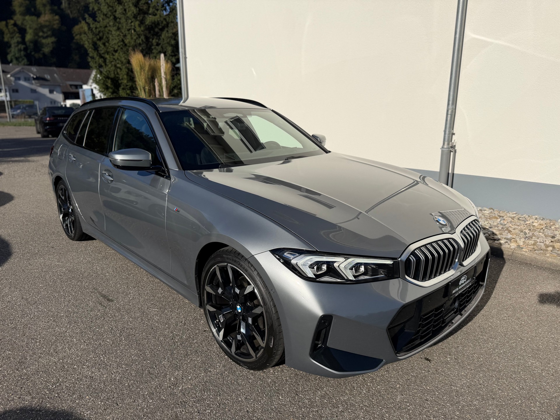 BMW 320d xDrive 48V Touring Steptronic M Sport-image-2
