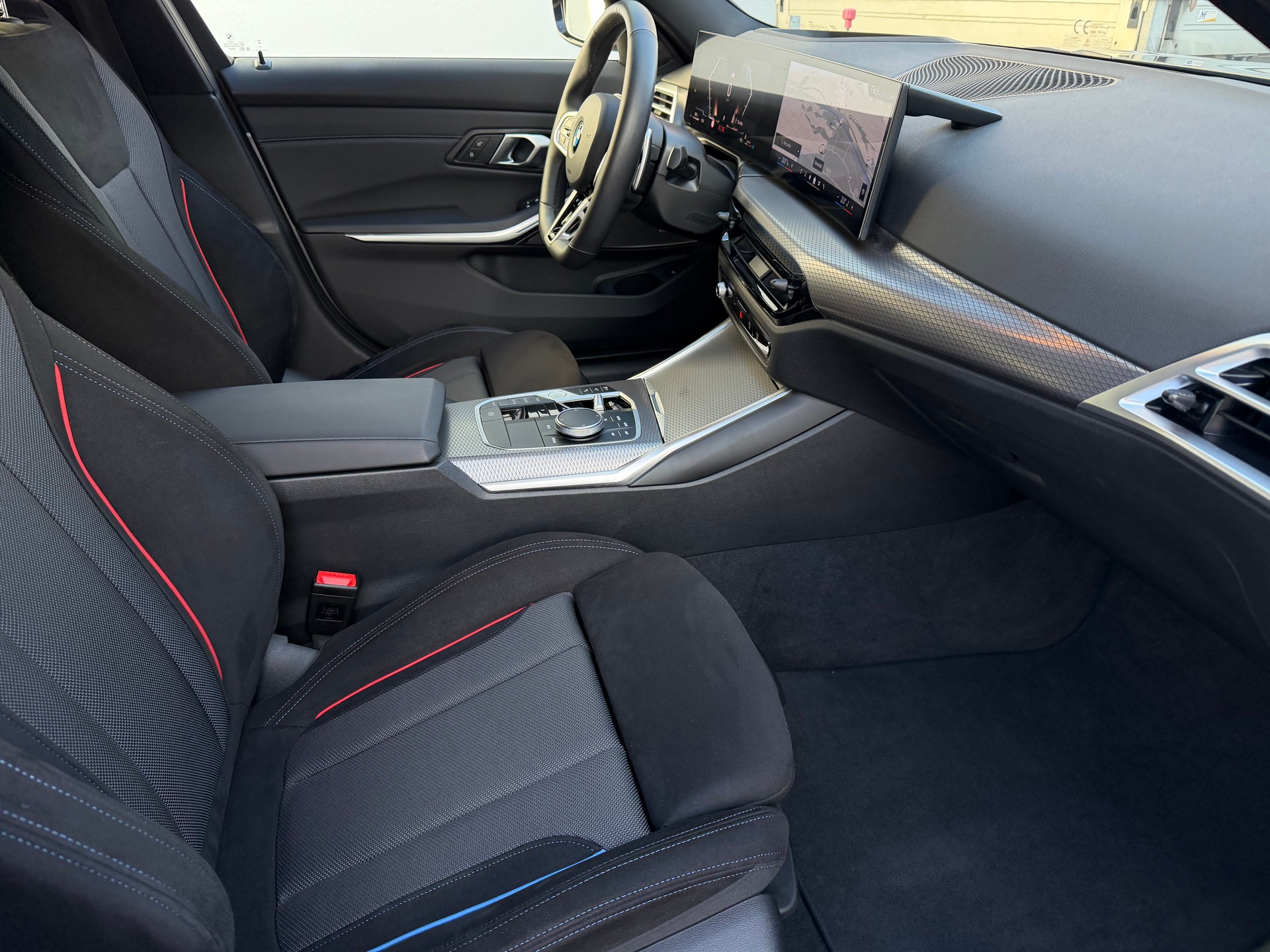 BMW 320d xDrive 48V Touring Steptronic M Sport-image-15