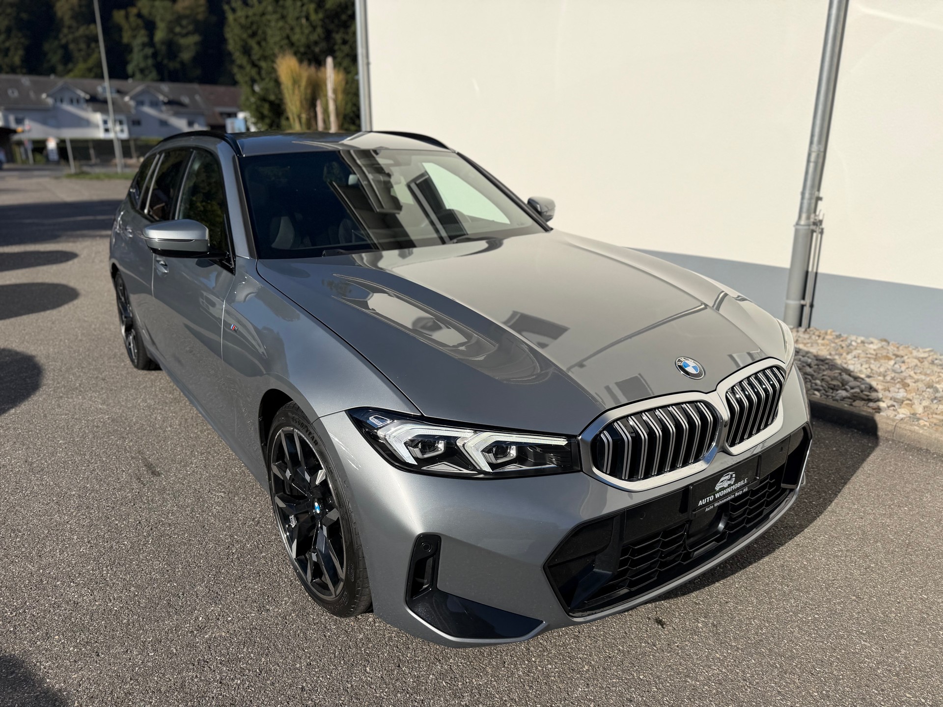BMW 320d xDrive 48V Touring Steptronic M Sport-image-1