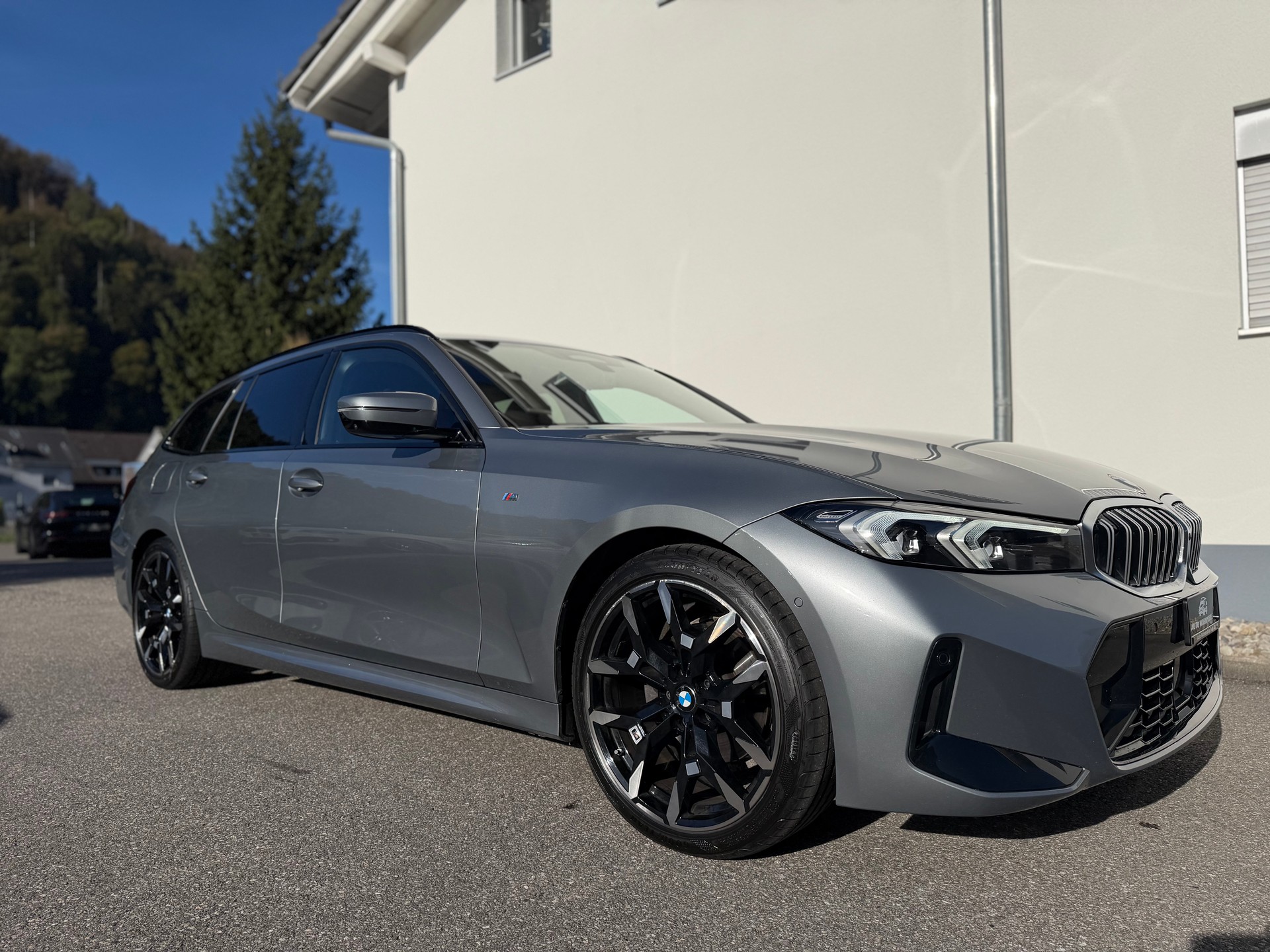 BMW 320d xDrive 48V Touring Steptronic M Sport-image-3