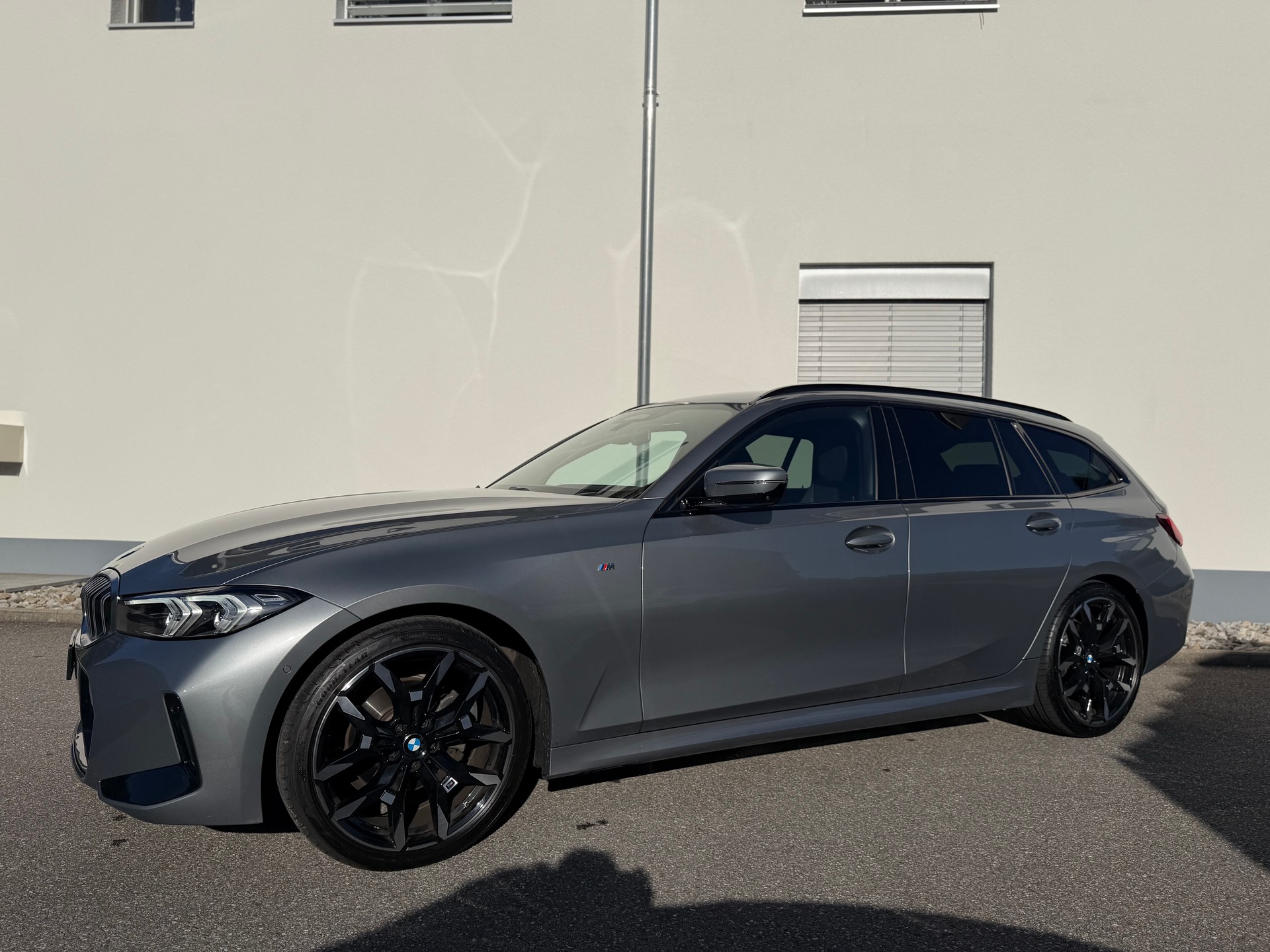 BMW 320d xDrive 48V Touring Steptronic M Sport-image-11