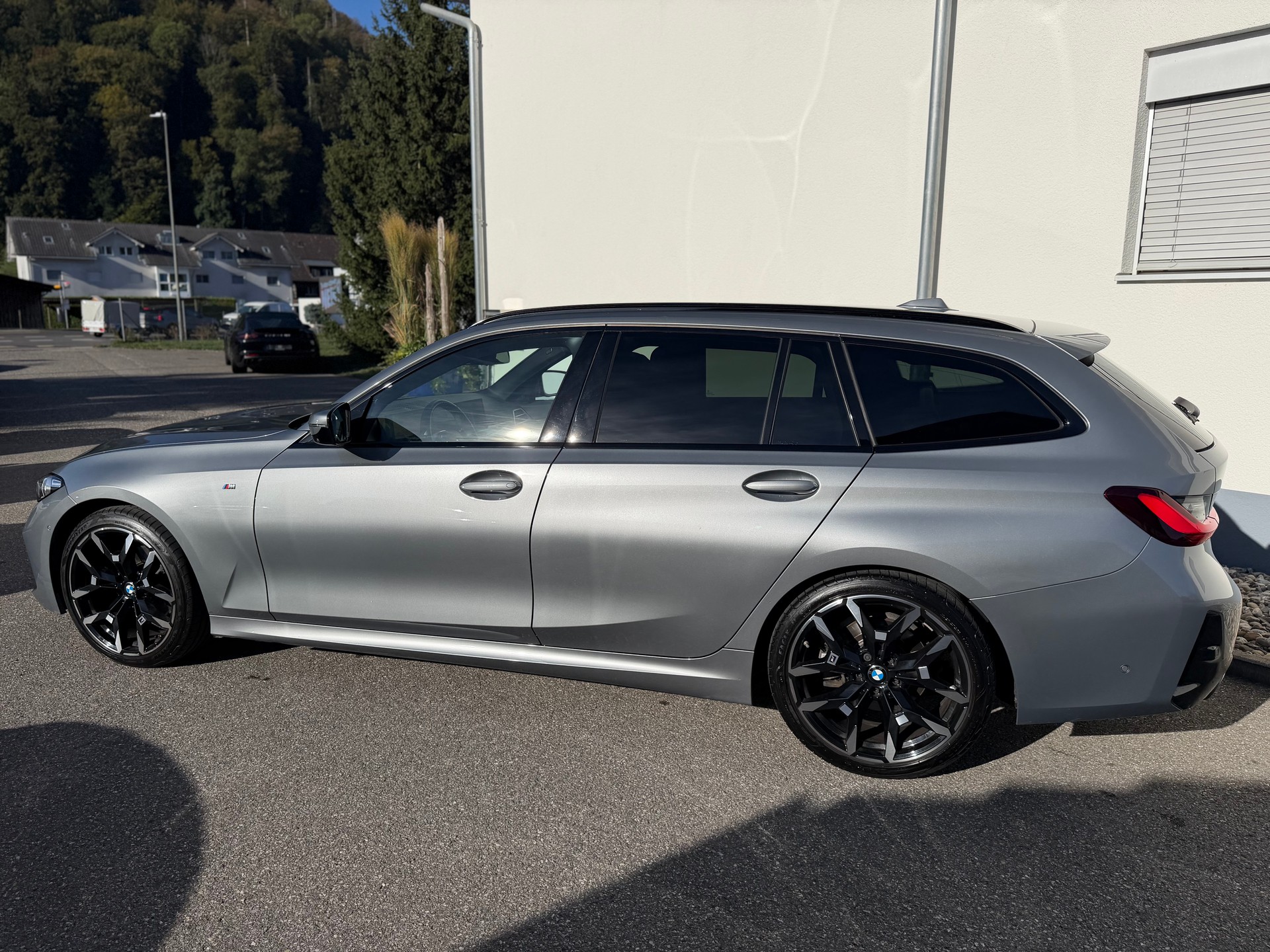 BMW 320d xDrive 48V Touring Steptronic M Sport-image-12