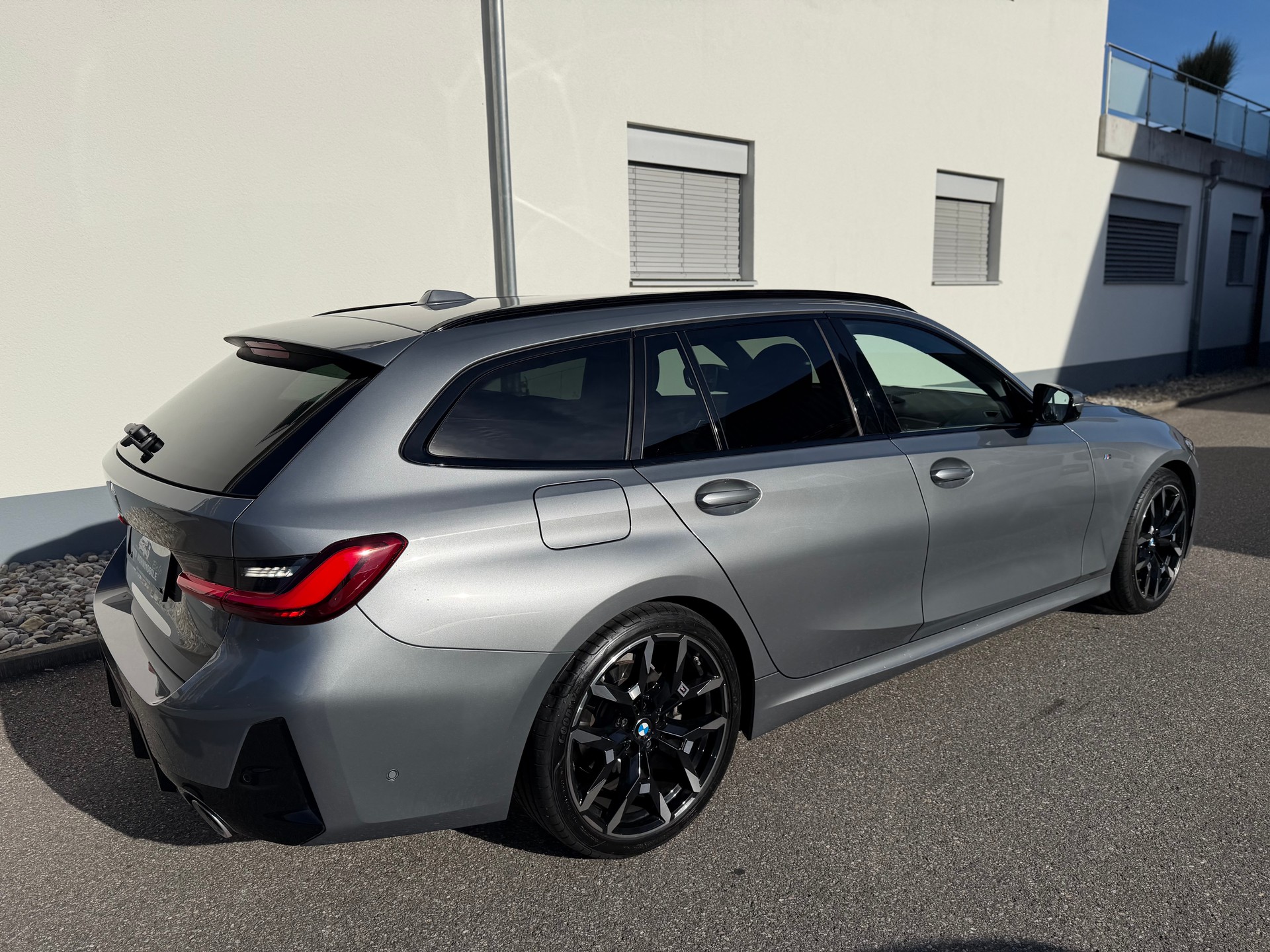 BMW 320d xDrive 48V Touring Steptronic M Sport-image-5