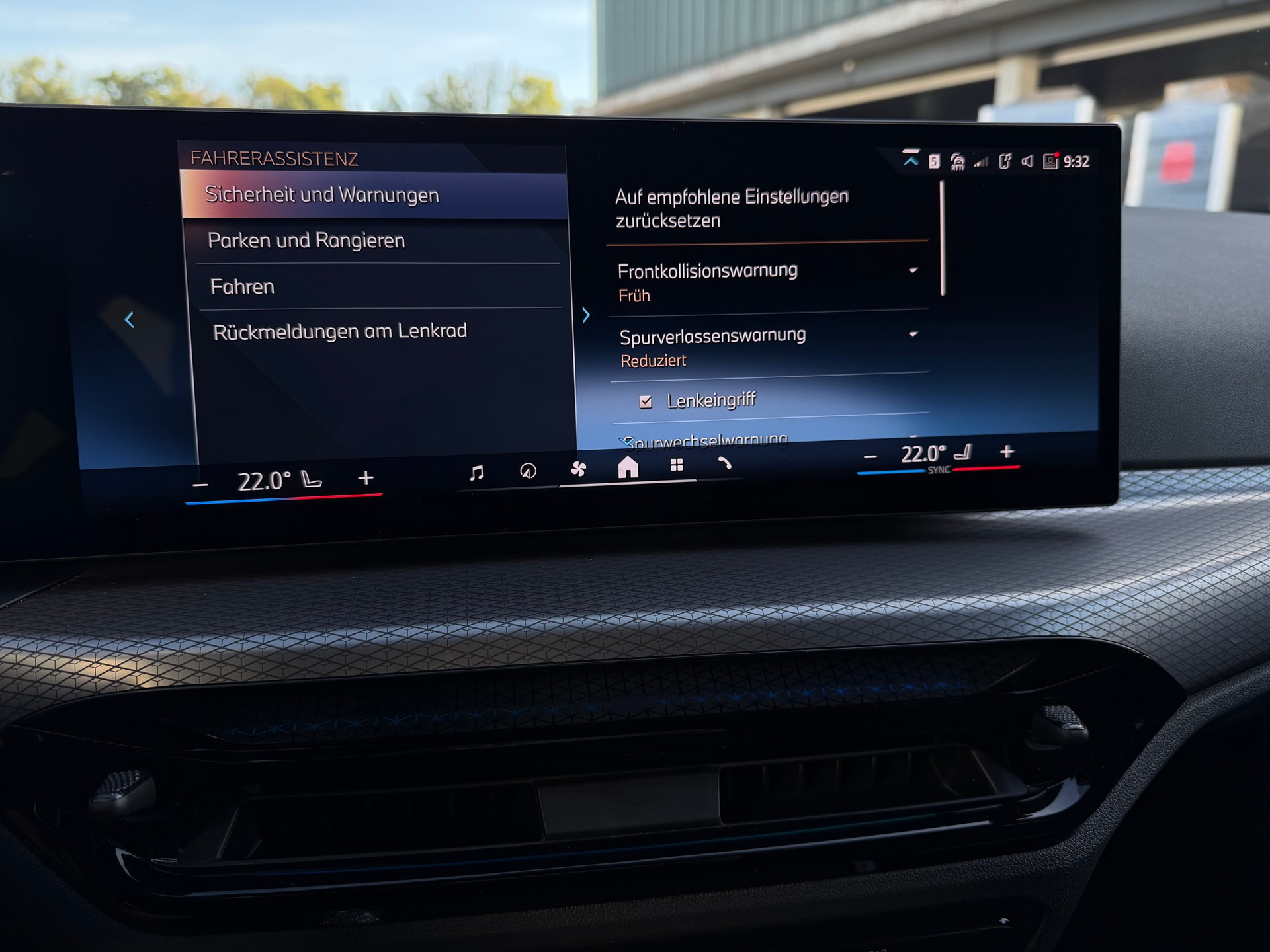 BMW 320d xDrive 48V Touring Steptronic M Sport-image-25