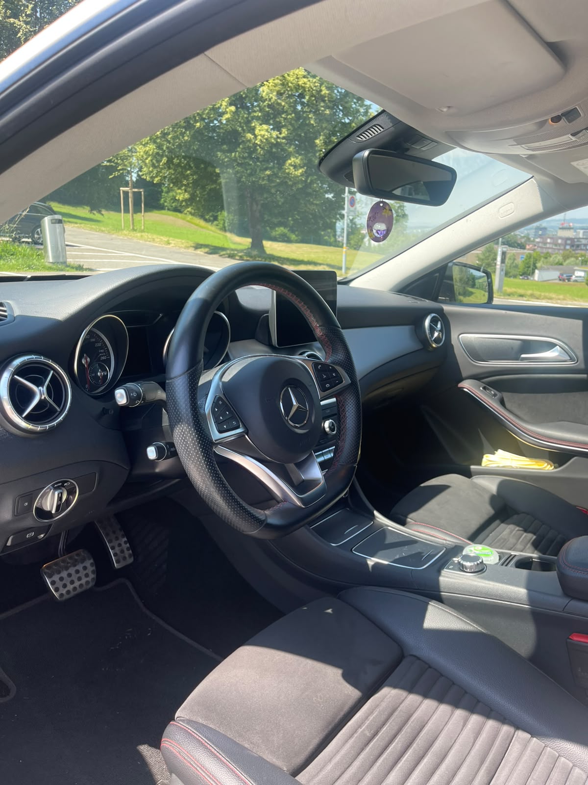 MERCEDES-BENZ CLA 200 AMG Line-image-3