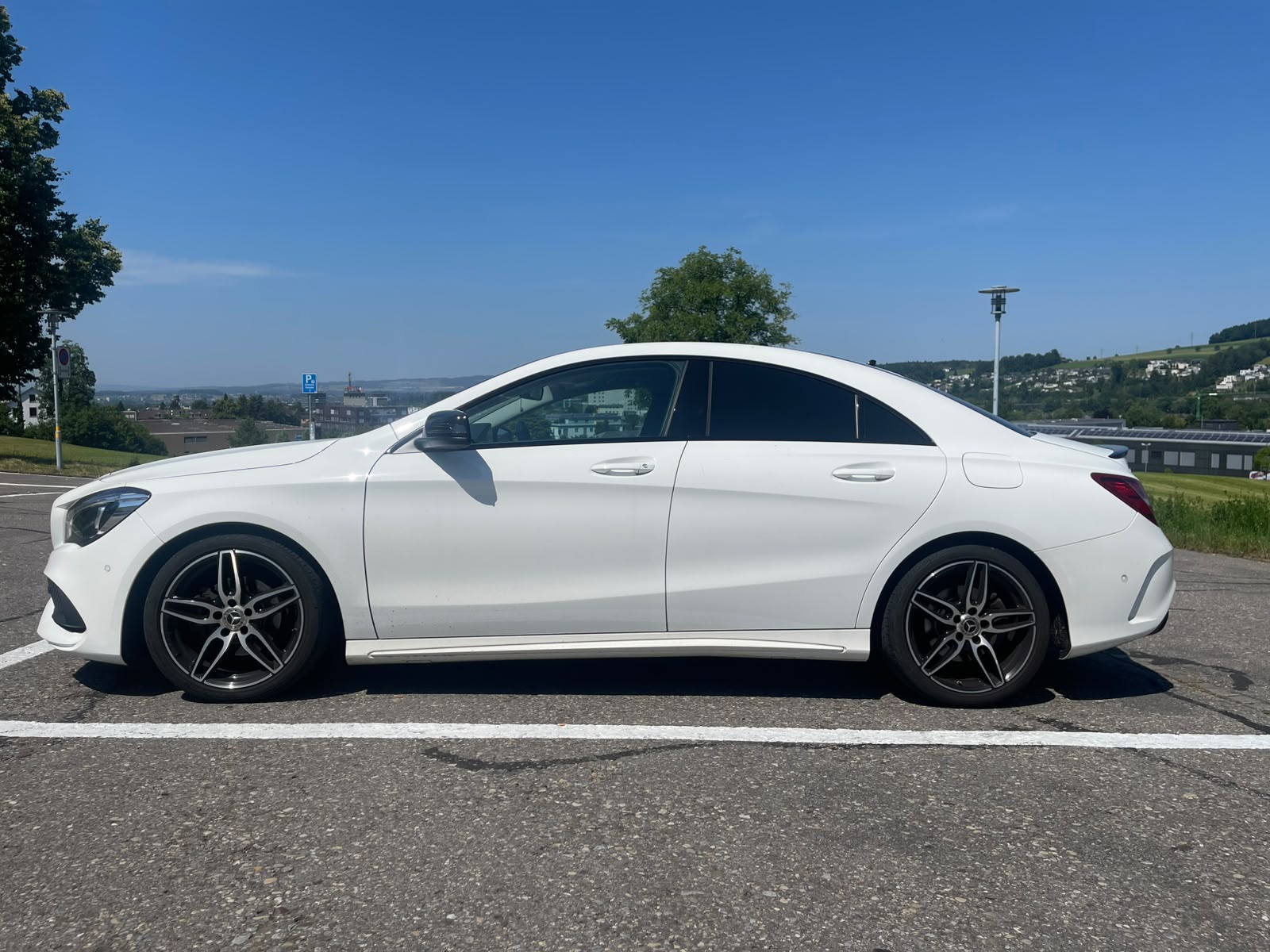 MERCEDES-BENZ CLA 200 AMG Line-image-1