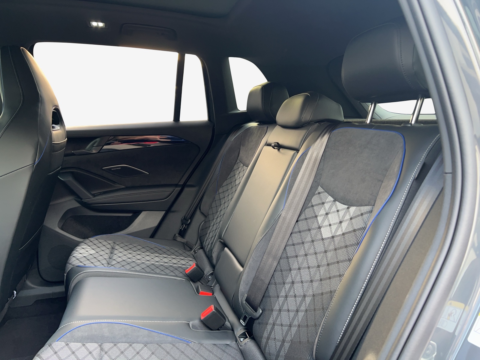 VW Tiguan 2.0 TSI DSG R-Line 4Motion-image-11