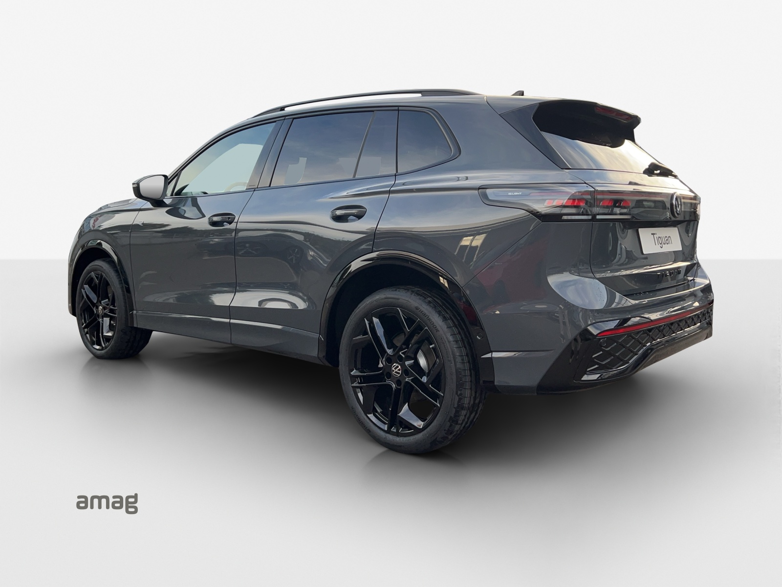 VW Tiguan 2.0 TSI DSG R-Line 4Motion-image-2