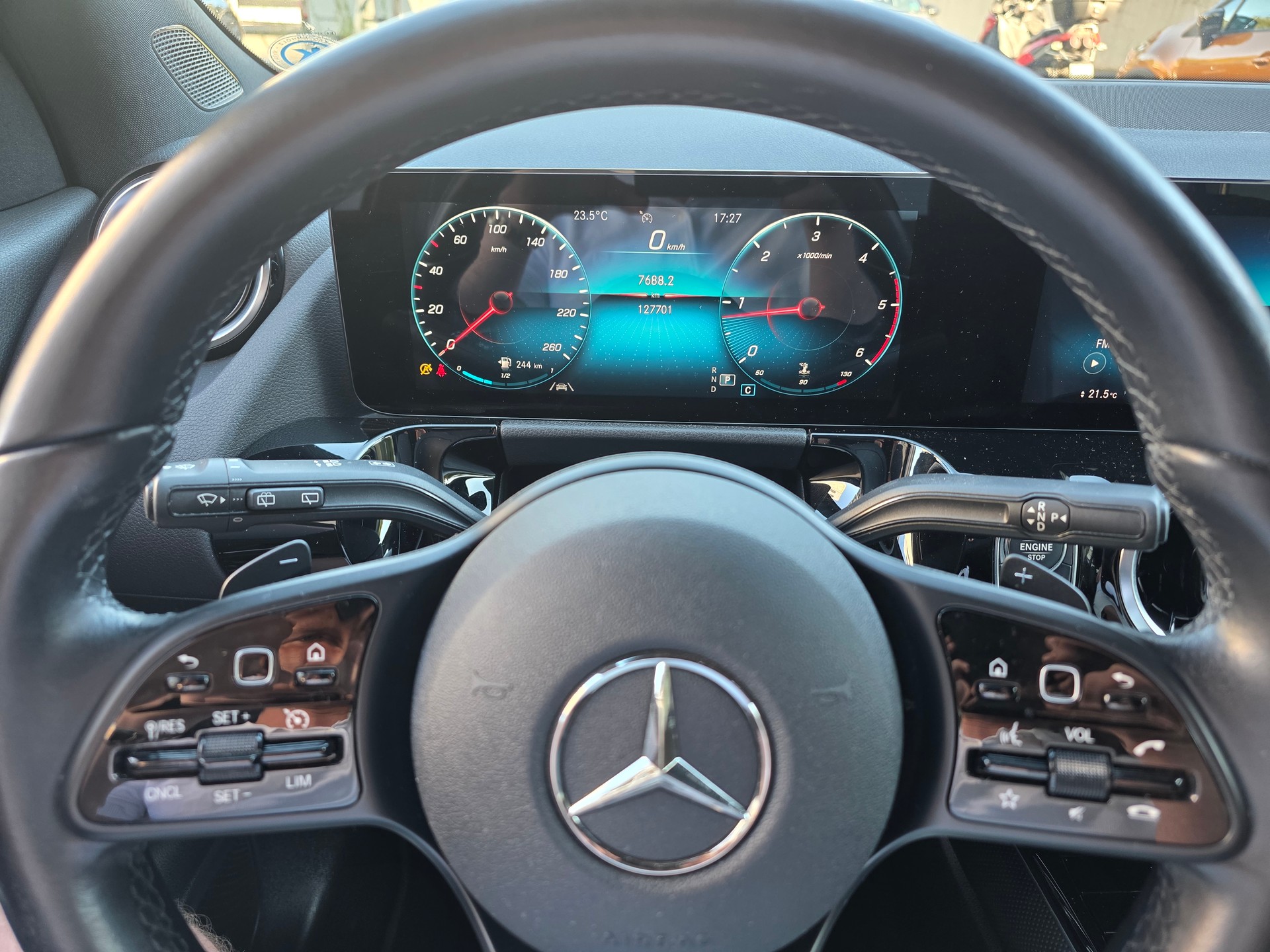 MERCEDES-BENZ GLA 200d 8G-DCT-image-7