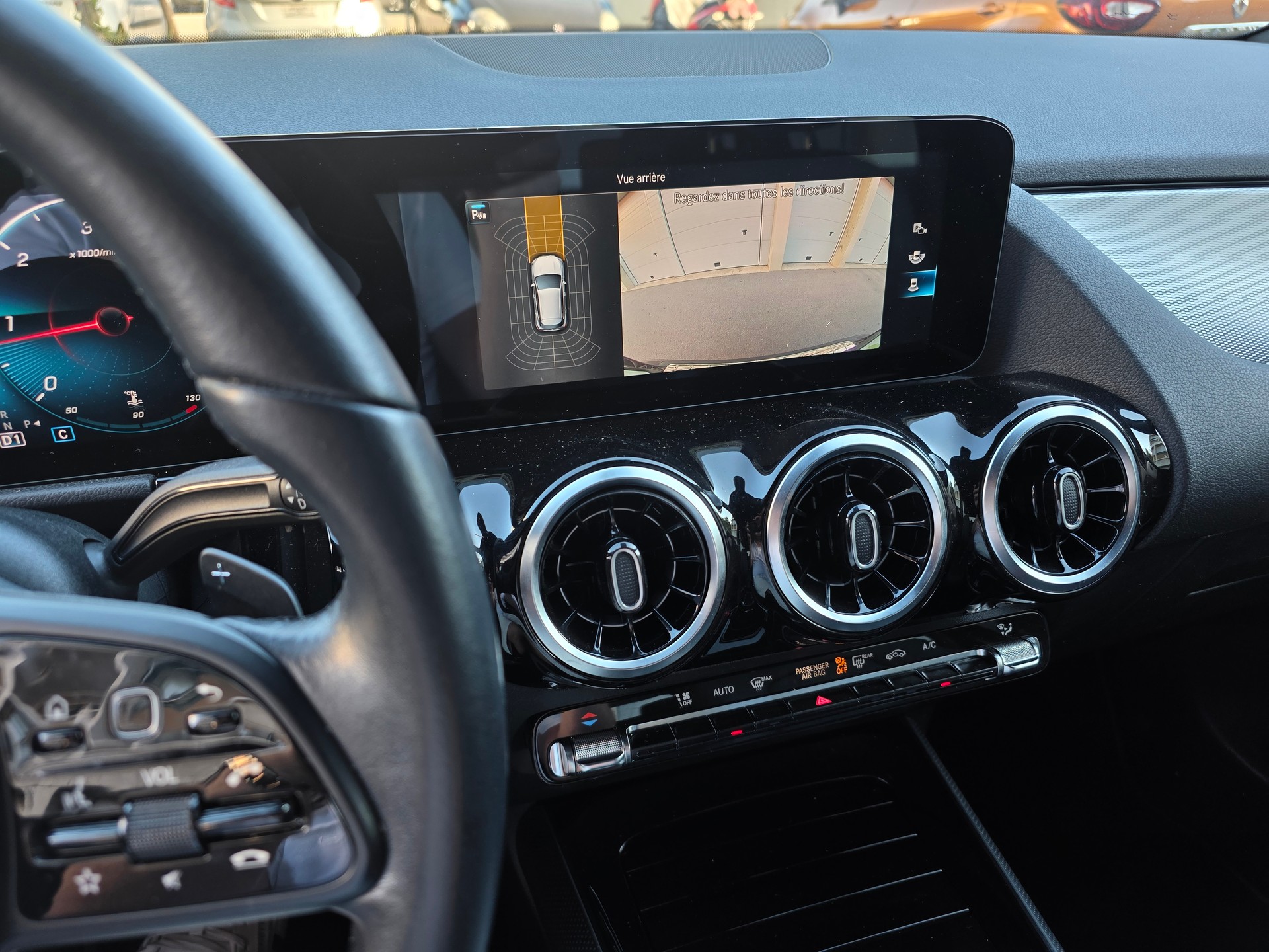 MERCEDES-BENZ GLA 200d 8G-DCT-image-8
