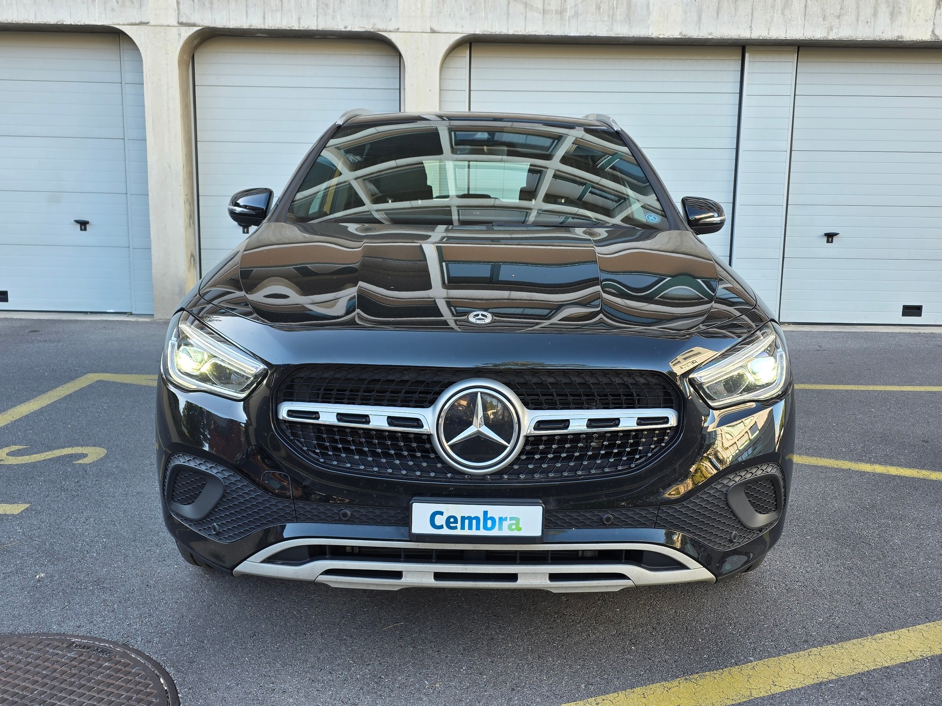 MERCEDES-BENZ GLA 200d 8G-DCT-image-2