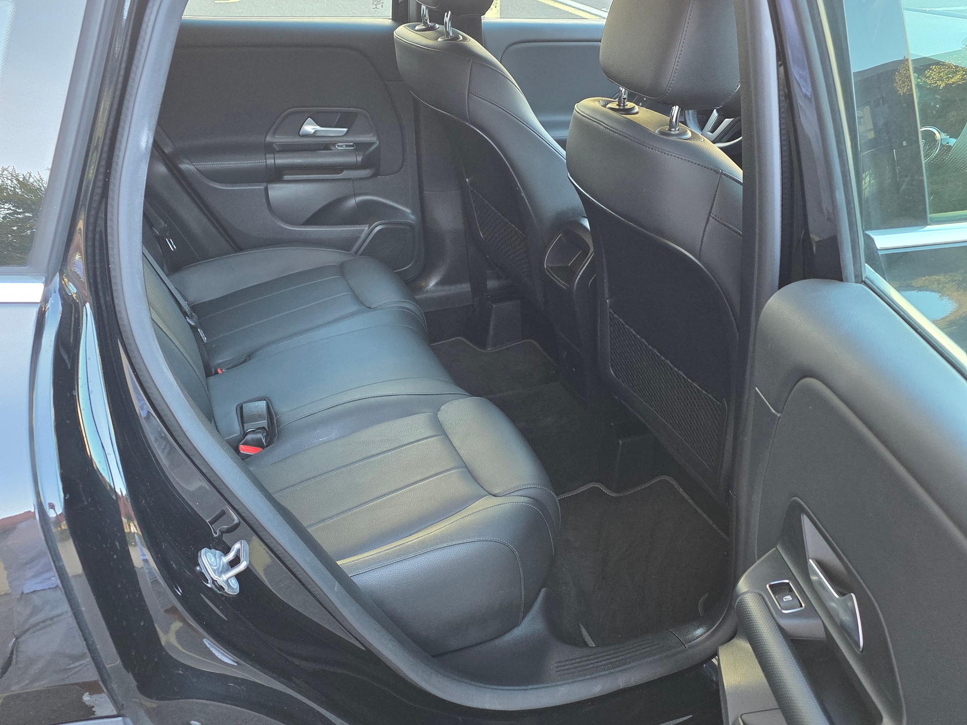 MERCEDES-BENZ GLA 200d 8G-DCT-image-11