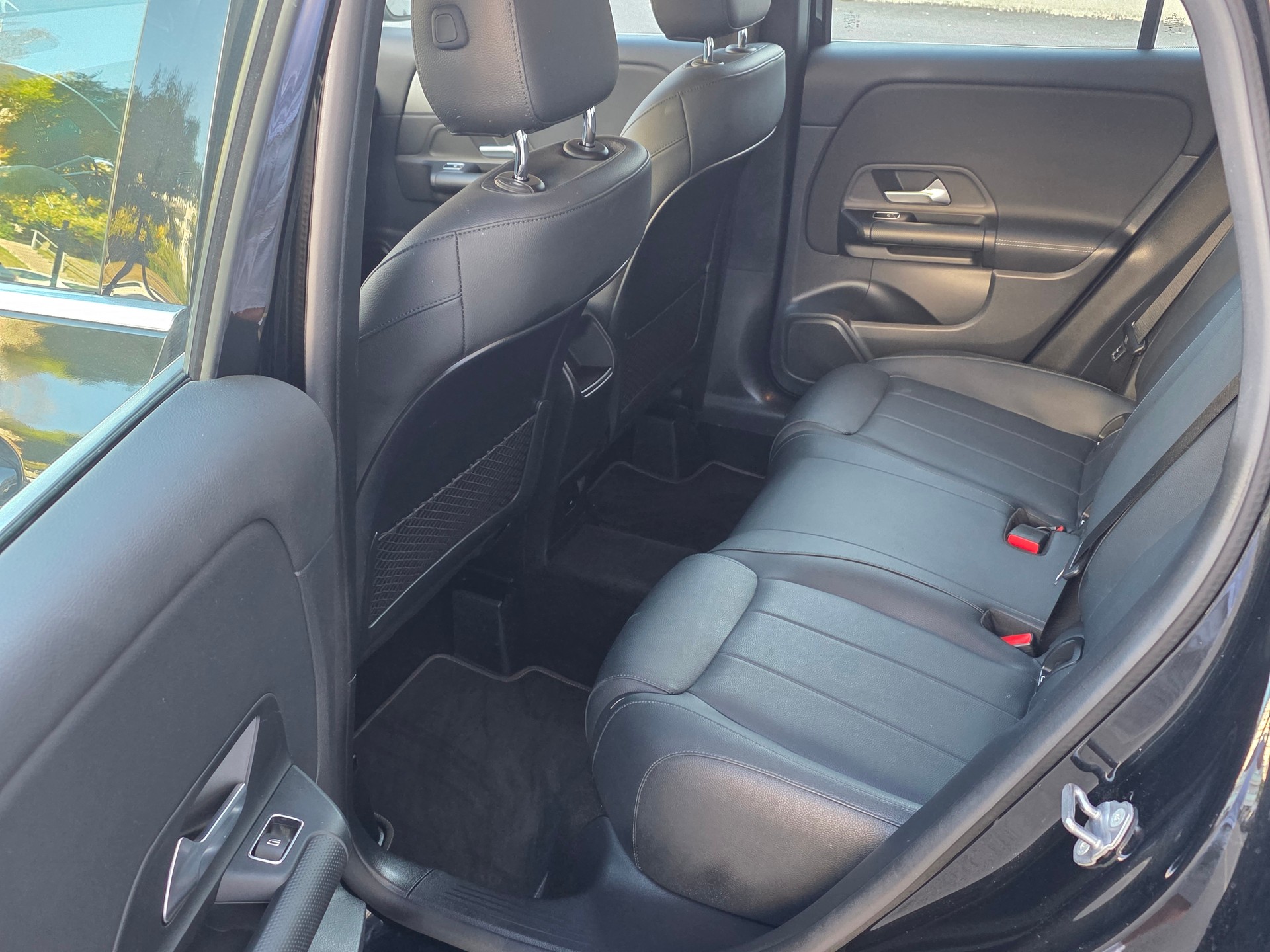 MERCEDES-BENZ GLA 200d 8G-DCT-image-12