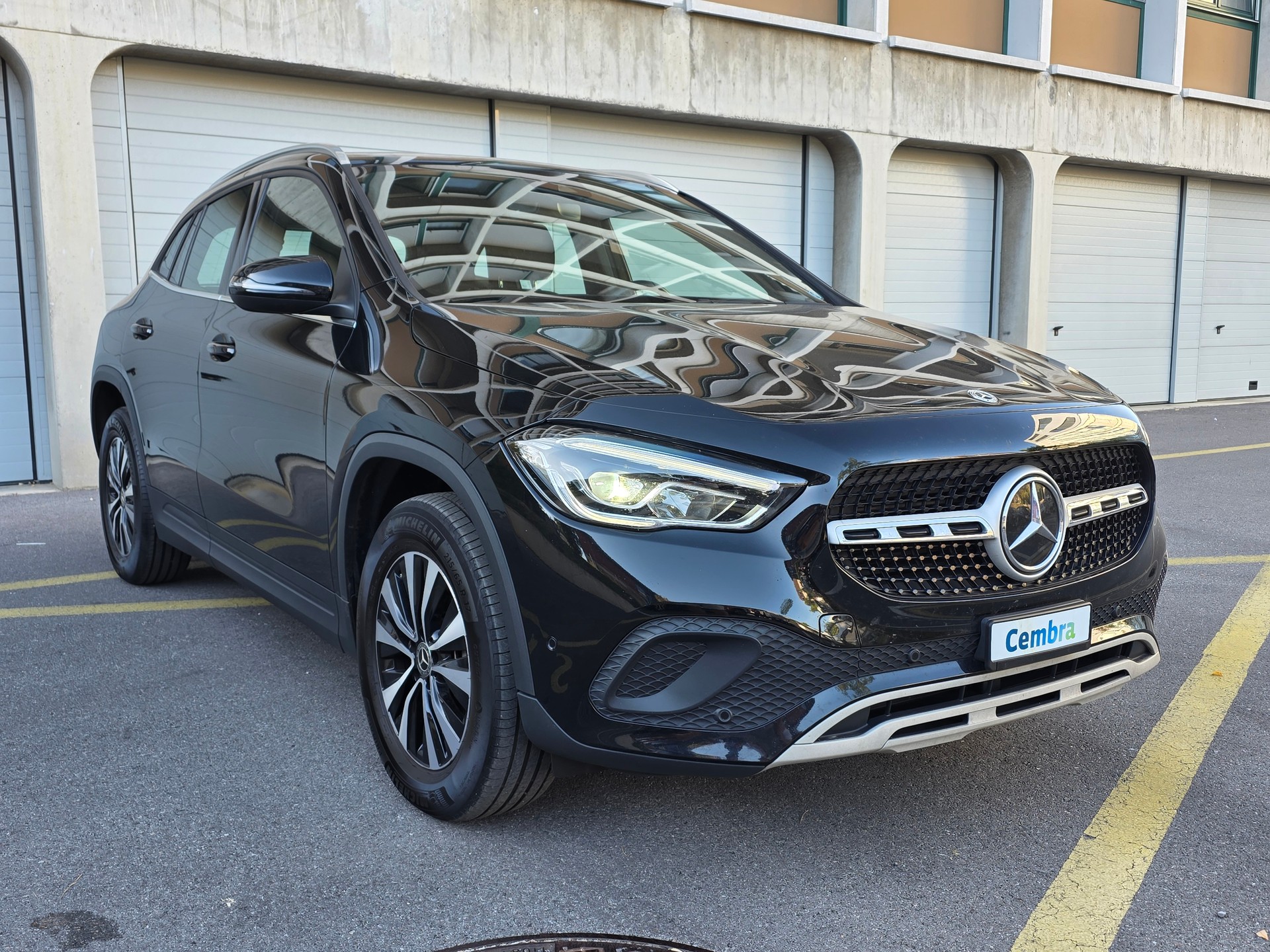 MERCEDES-BENZ GLA 200d 8G-DCT-image-1