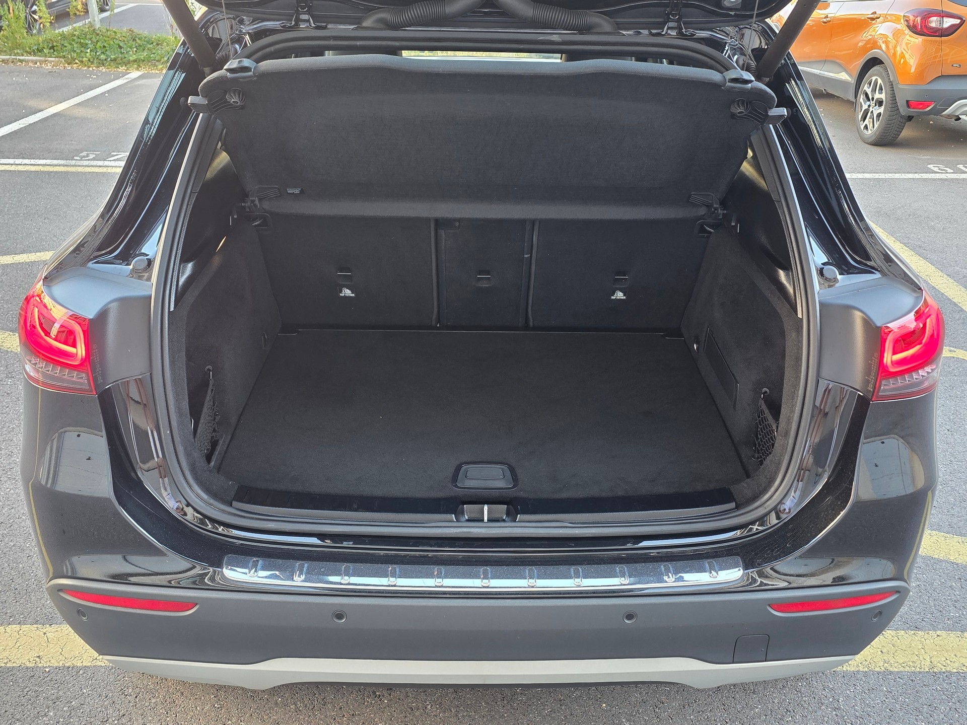 MERCEDES-BENZ GLA 200d 8G-DCT-image-13