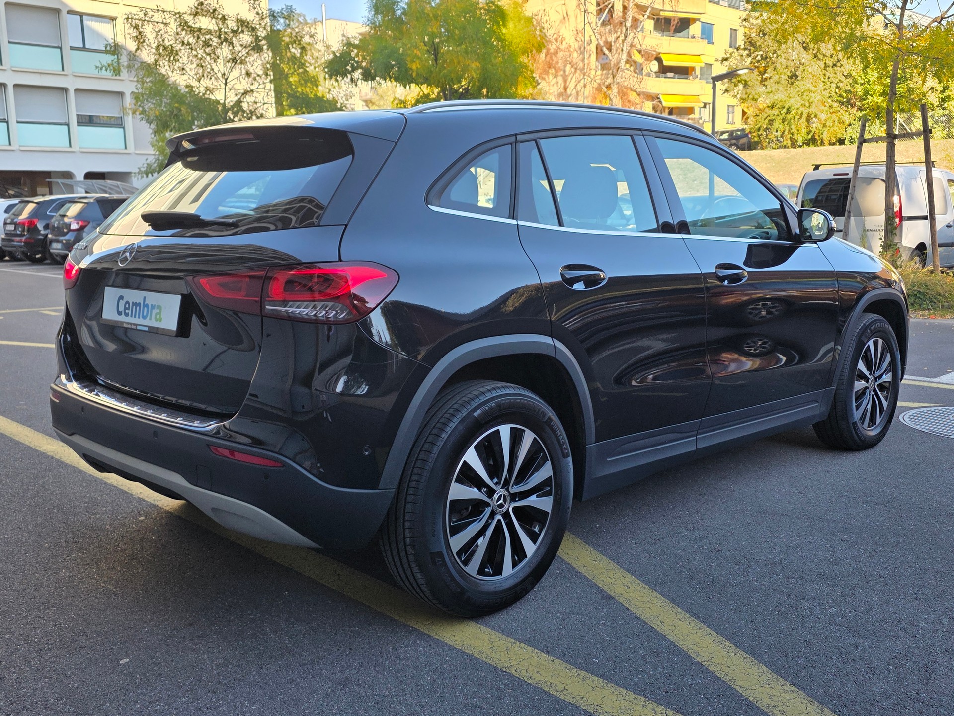 MERCEDES-BENZ GLA 200d 8G-DCT-image-4