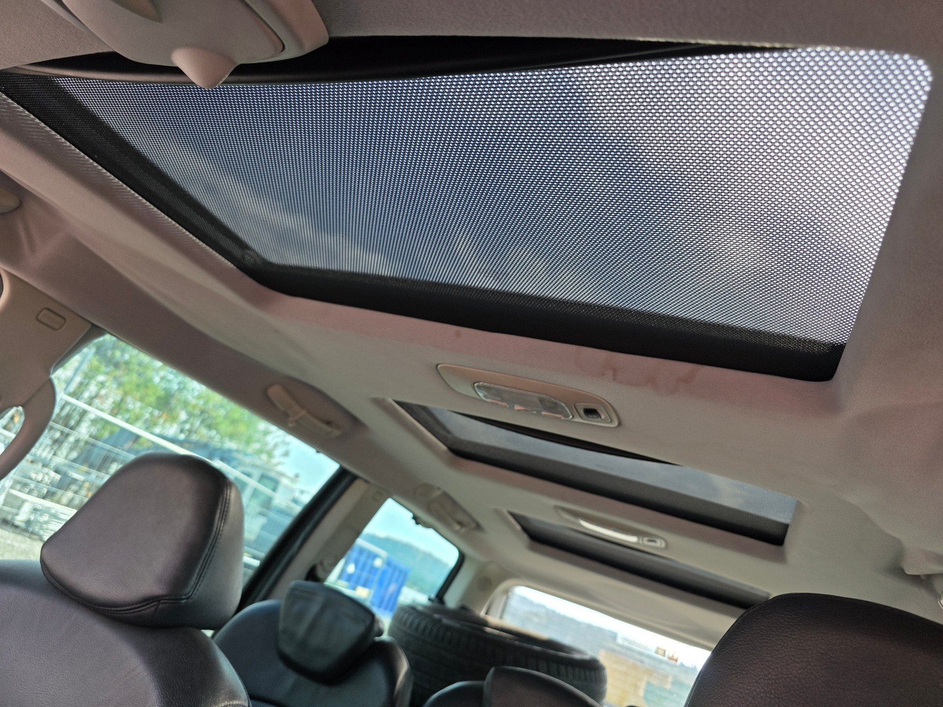 PEUGEOT 807 2.2 16V HDi Black & Silver-image-10