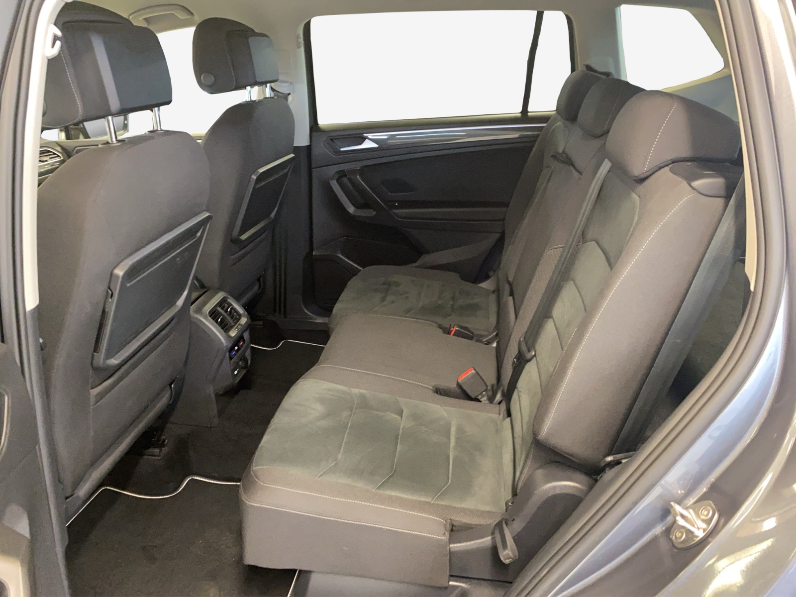 VW Tiguan Allspace 2.0TSI Highline 4Motion DSG-image-11