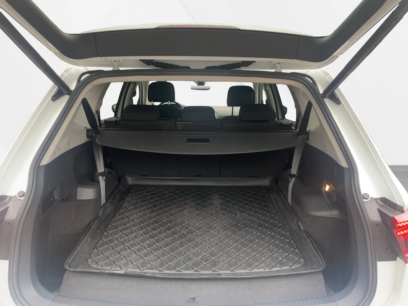 VW Tiguan Allspace 2.0 TSI Highline DSG-image-14